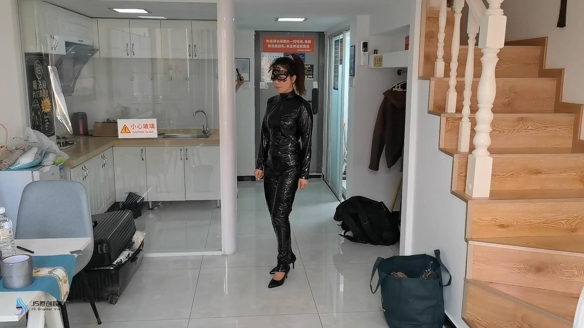 【JS】沦为脚奴的女贼[00_00_40][20241229-132012].jpg