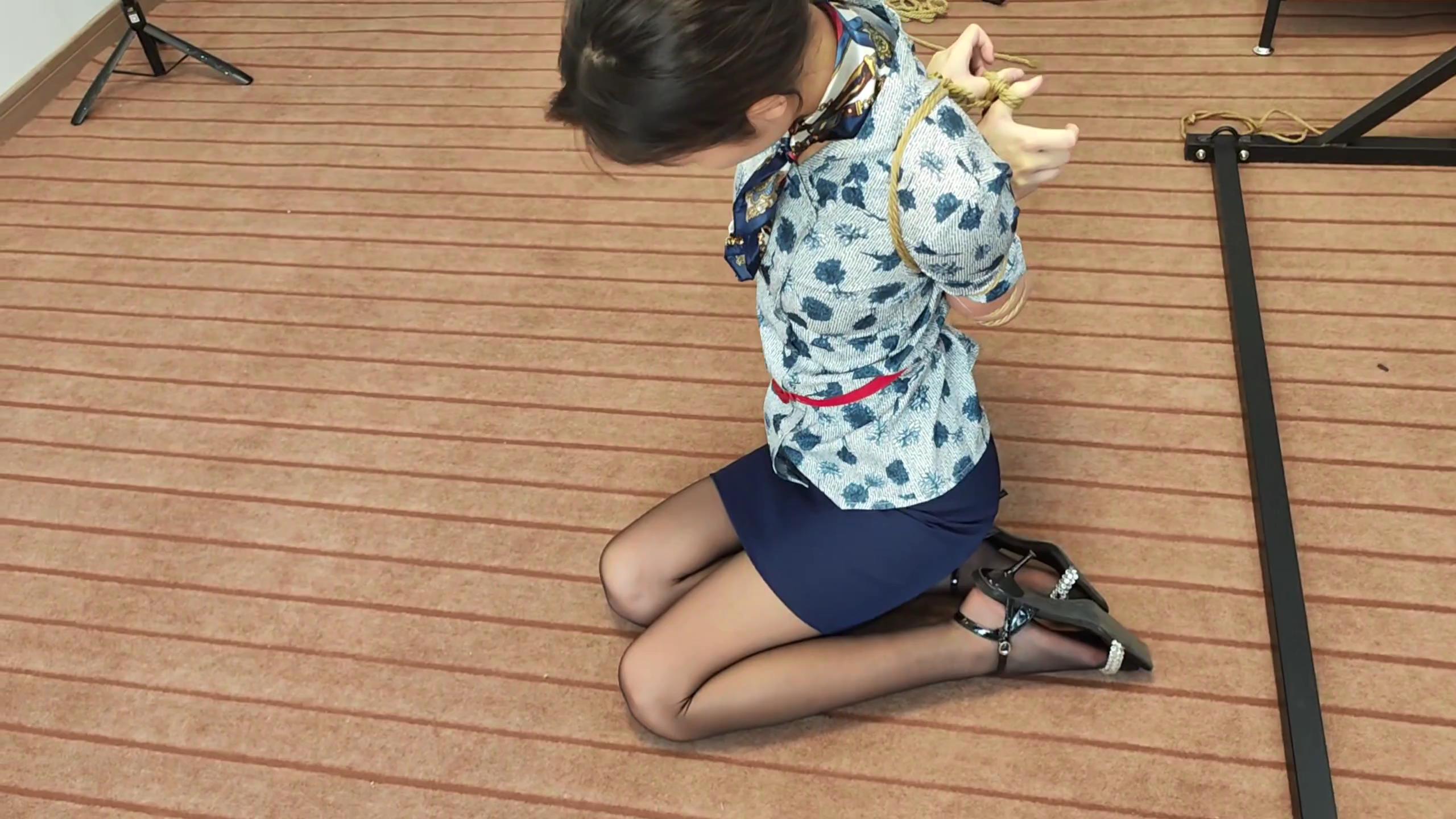 李大侠 晓倩空姐制服捆绑[00_19_38][20250113-090127].jpg