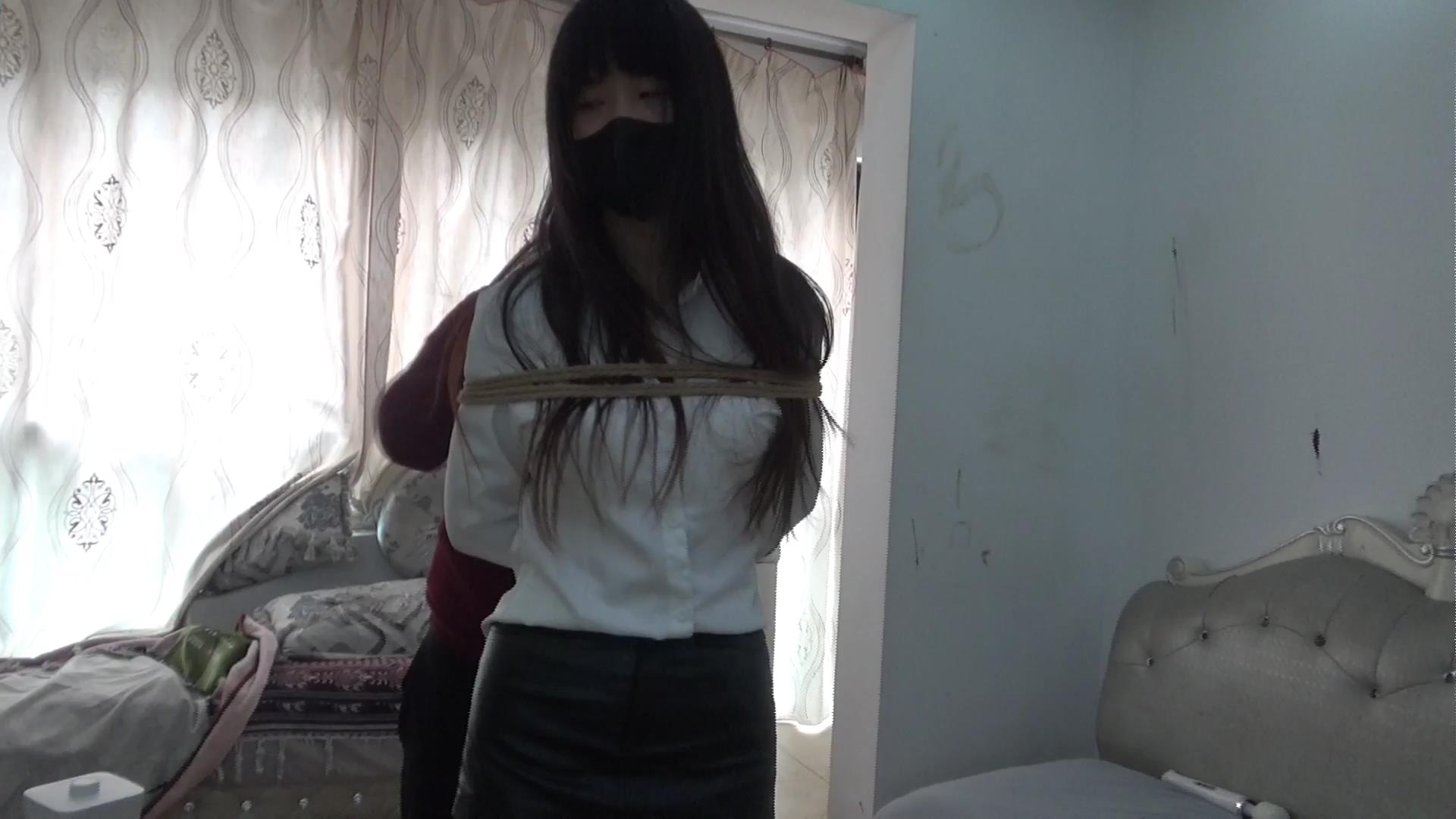 新月原创 佳怡 调教不听话的女孩 跪吊铁[00_01_31][20250206-105920].jpg