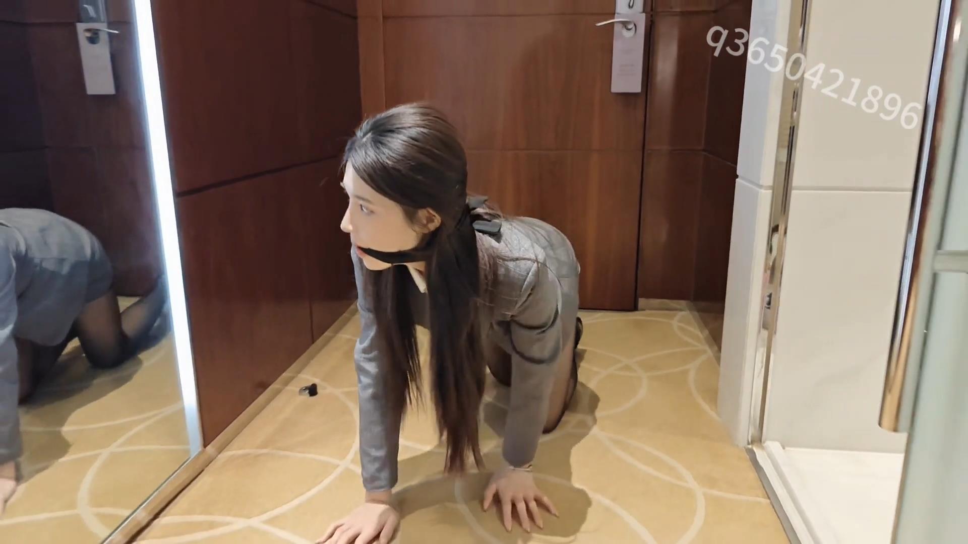 欢乐谷 被测底调教至虚脱的酒店前台[00_00_01][20250421-220958].jpg