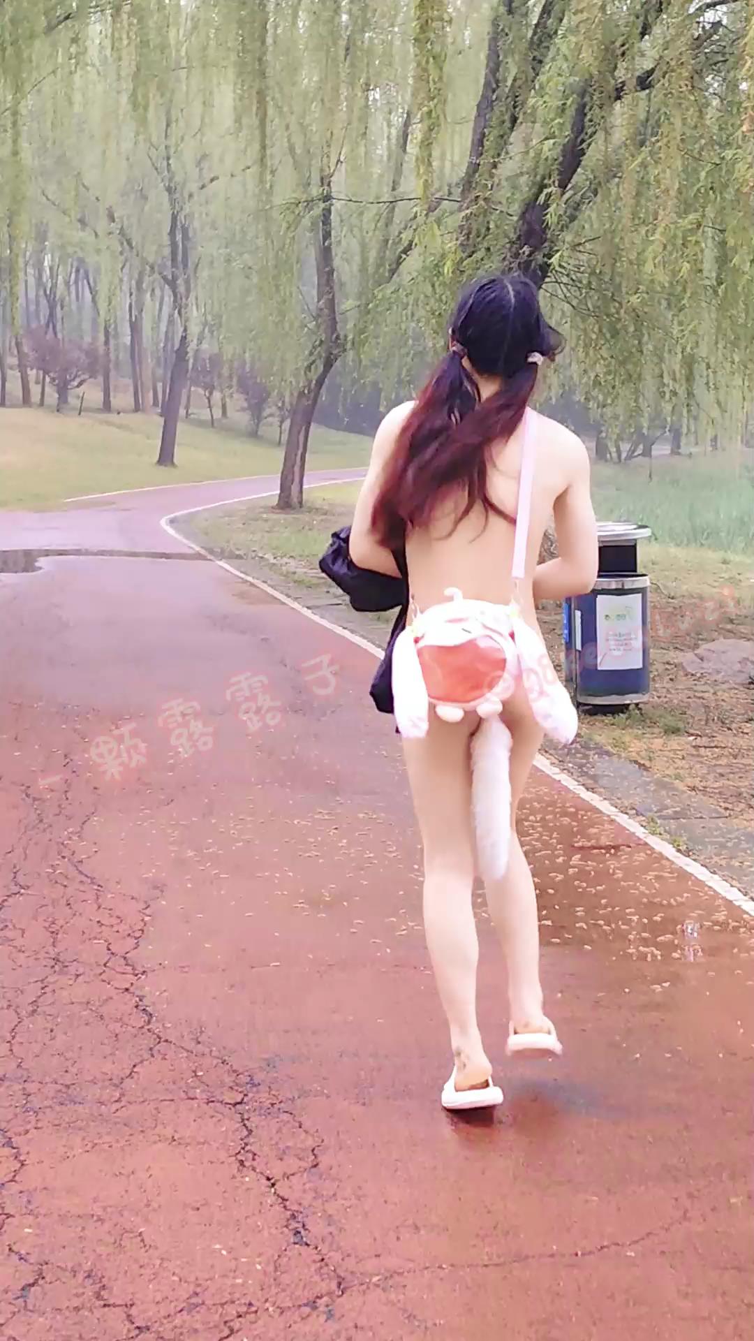 一颗露露子 户外捆绑篇 双马尾露露白日公[00_00_50][20250428-105740].jpg