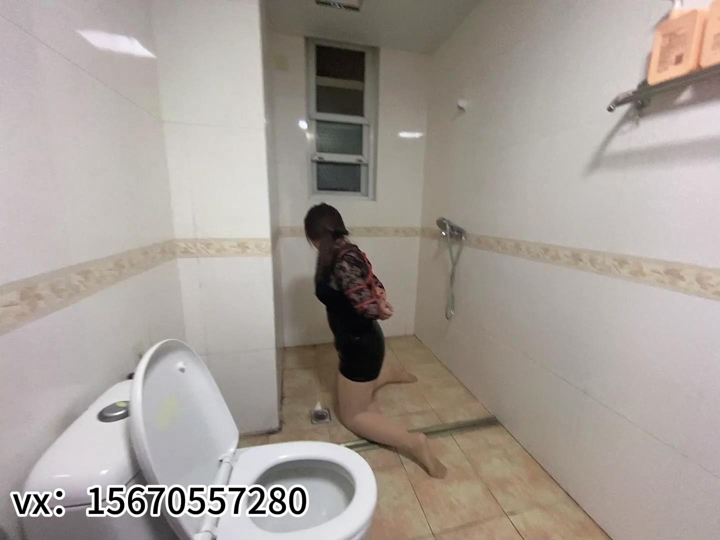 山鬼 骚货张涵在厕所被绑起来驷马，舔马桶[00_09_14][20250504-102901].jpg