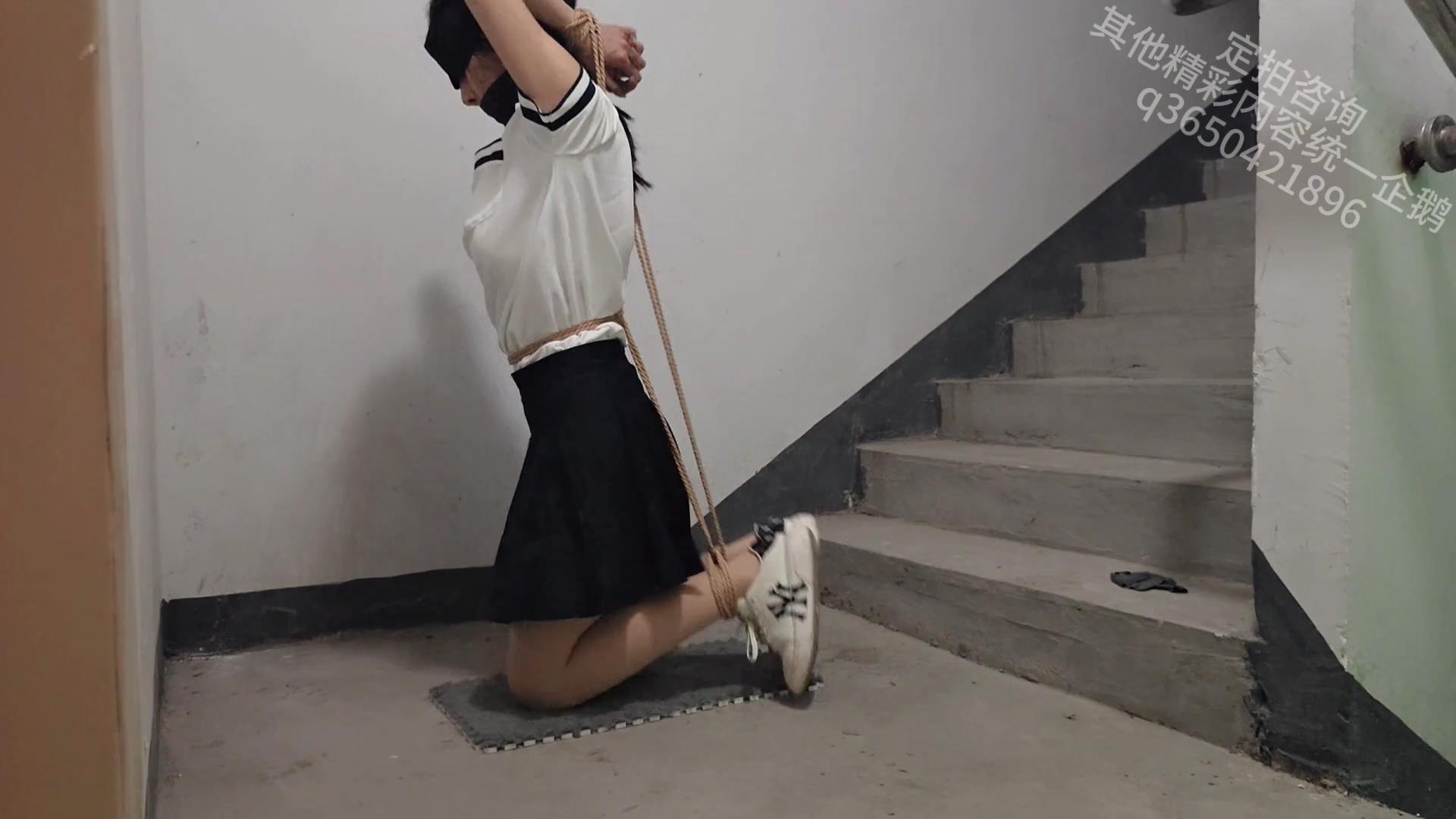 欢乐谷 被跟踪绑架捆绑调教的女子校生校花[00_05_00][20250511-101432].jpg