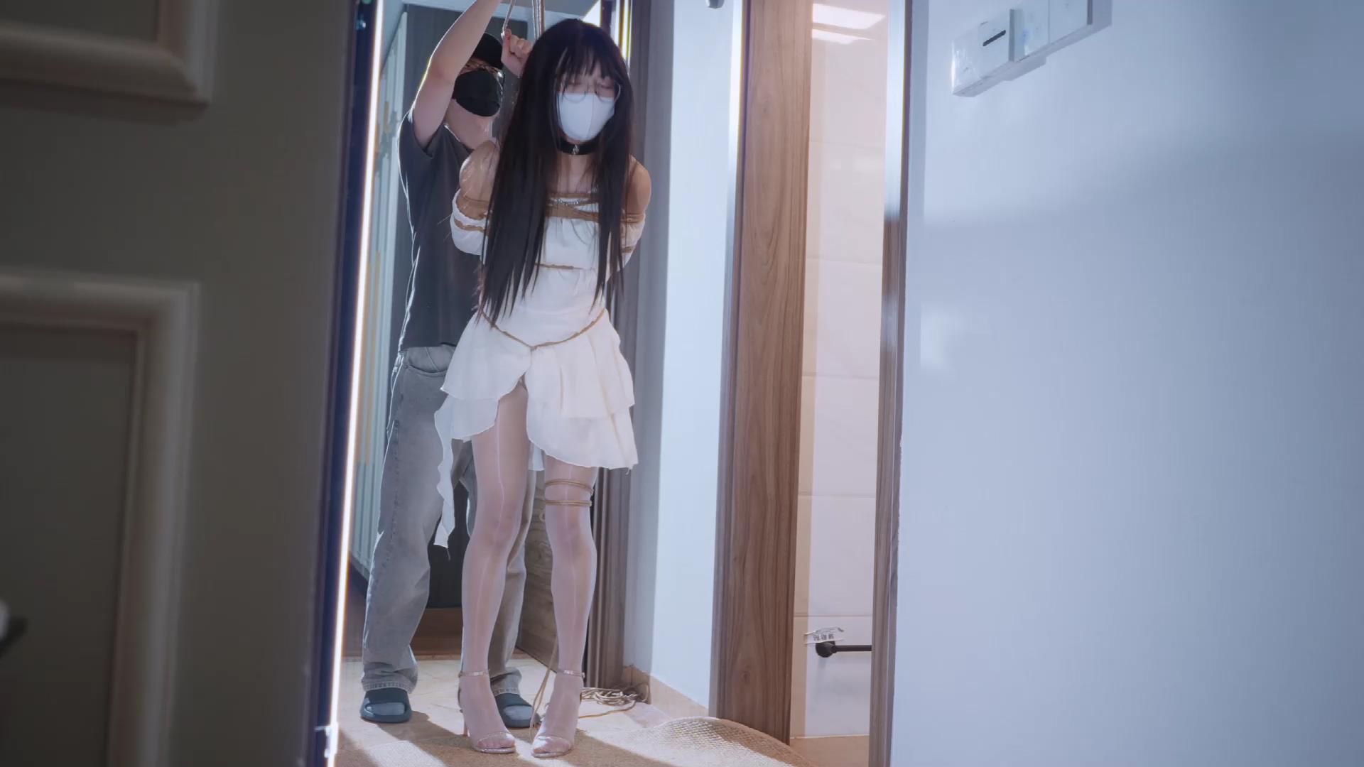 噗叽 网剧女主是我的M 小叶穿白裙丝袜高[00_09_50][20250512-095753].jpg
