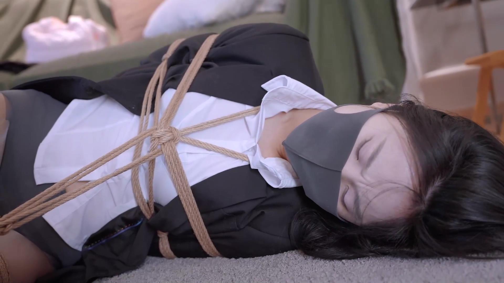 悠米 女白领的危机1 女白领被BT邻居尾[00_05_38][20250513-090924].jpg