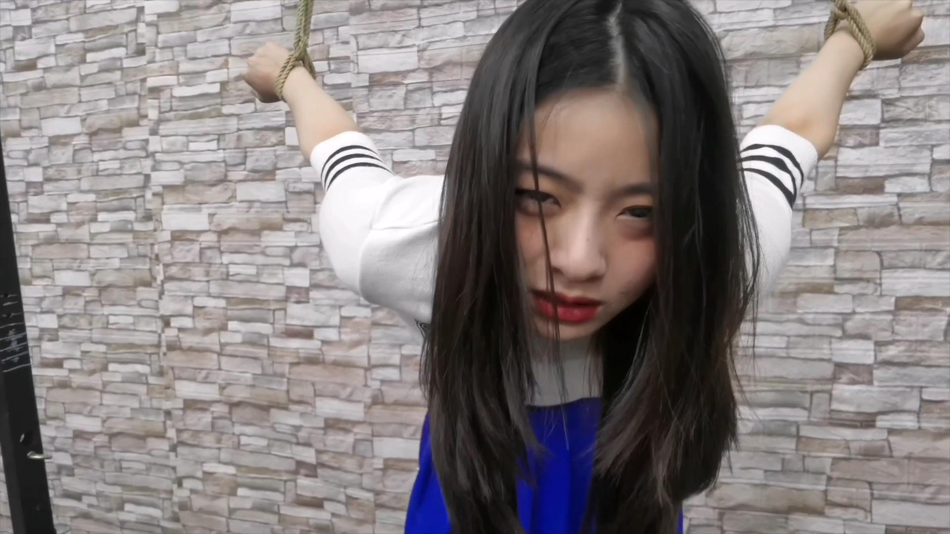 飞天原创 学生希希在小树林在看小说,被2[00_05_27][20250601-095509].jpg