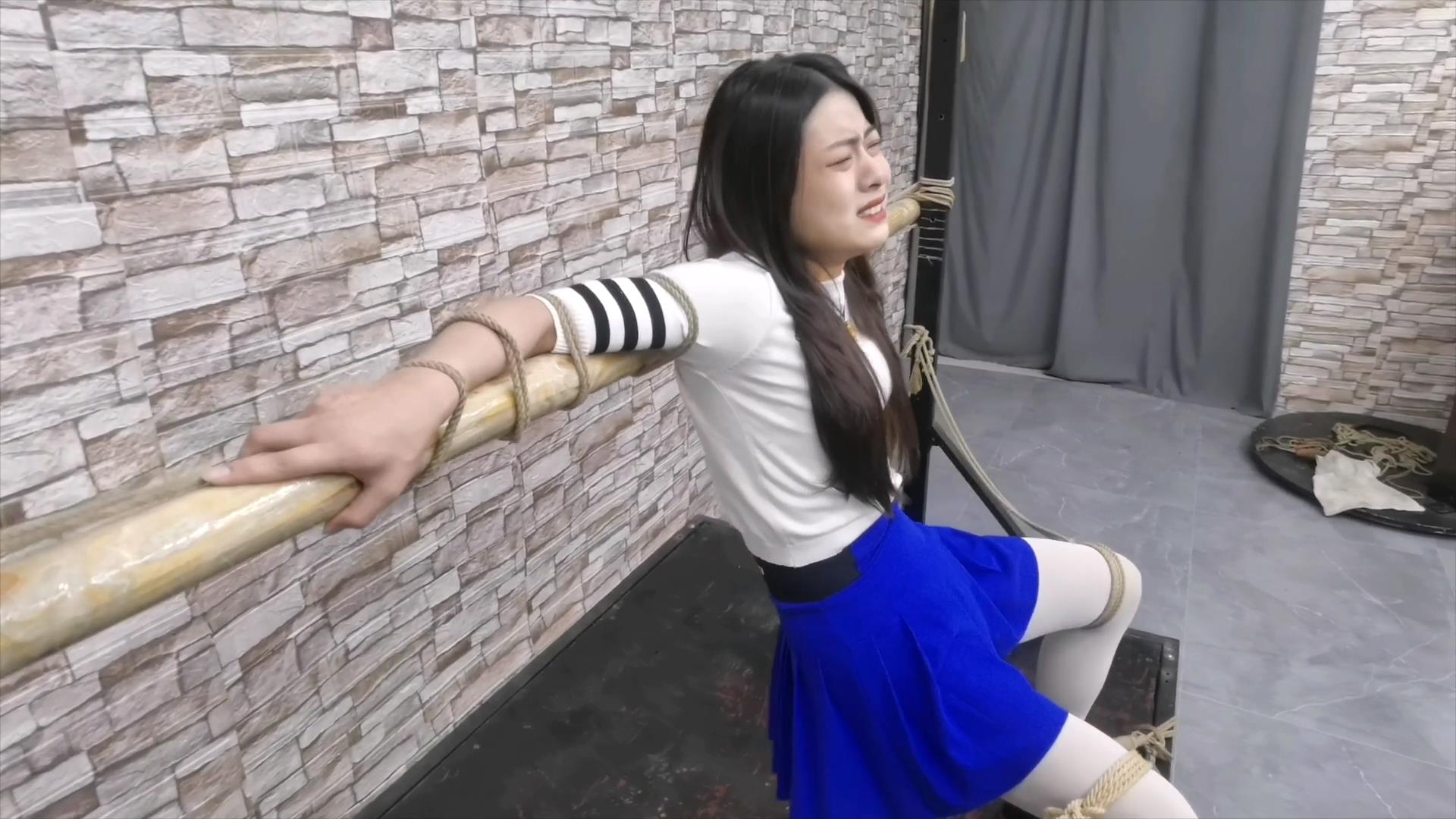 飞天原创 学生希希在小树林在看小说,被2[00_15_26][20250601-095518].jpg