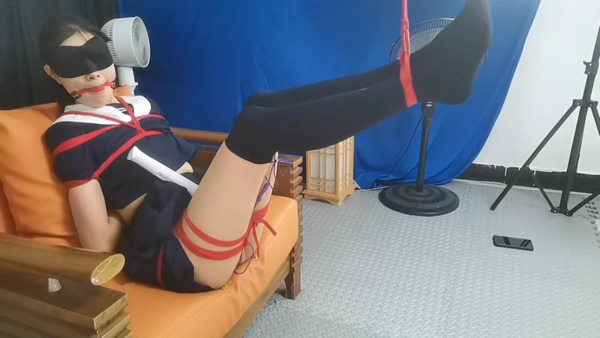 绳舞飞扬 JK少女紧缚调教（菲儿）JK少[00_18_05][20250603-124109].jpg