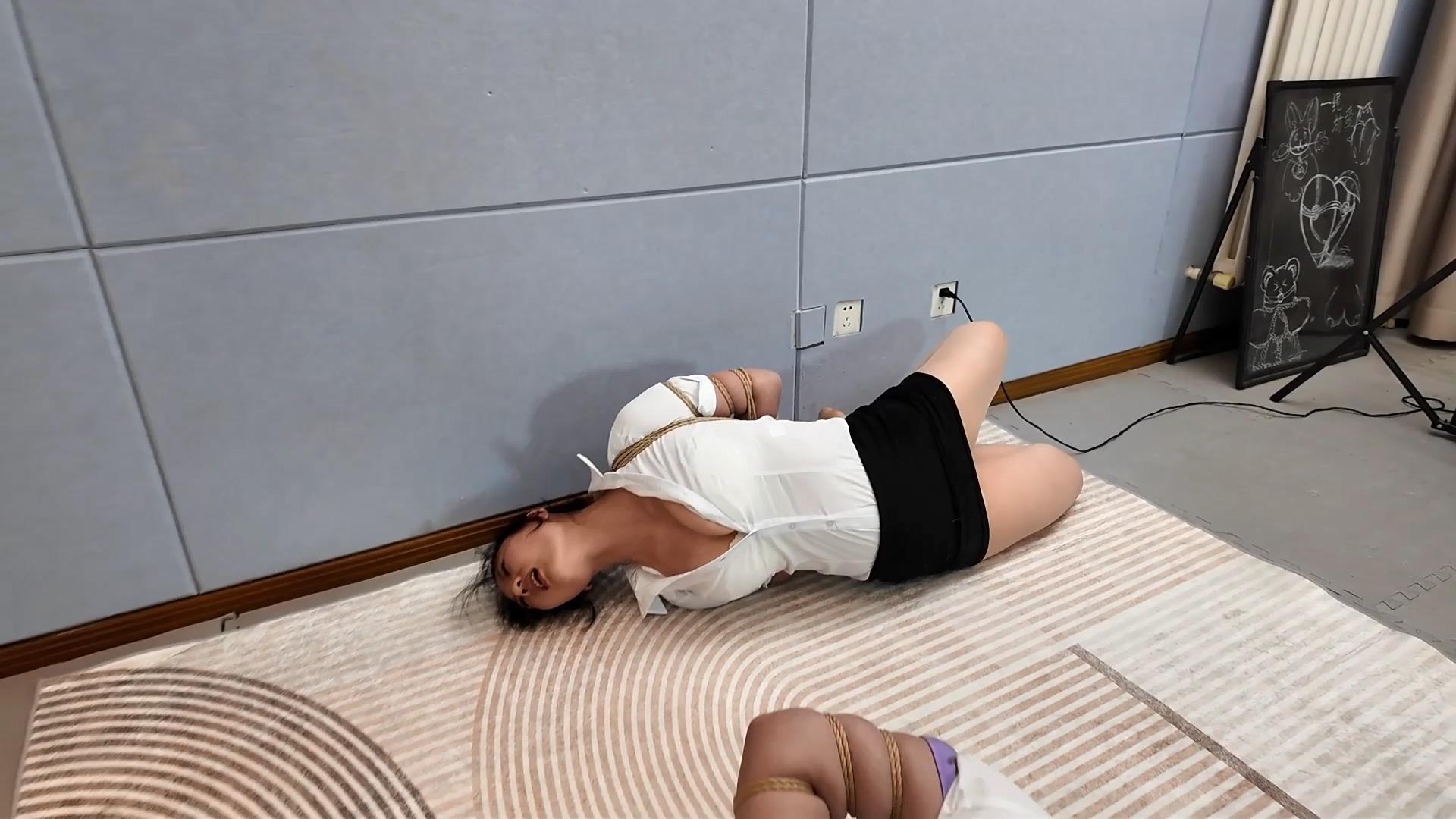 一绳所爱-陈依依、紫涵五花驷马挑战[00_20_22][20250608-142337].jpg