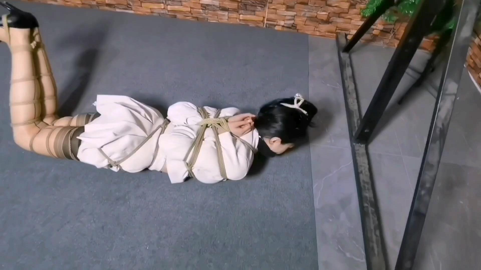 HD飞天-女老师去学生家补课走错门 艺仙[00_04_41][20250623-113729].jpg