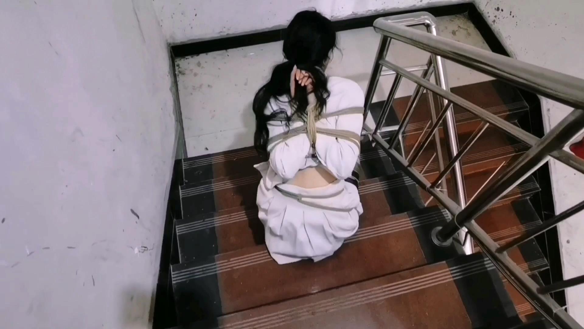 HD飞天-女老师去学生家补课走错门 艺仙[00_21_02][20250623-113740].jpg