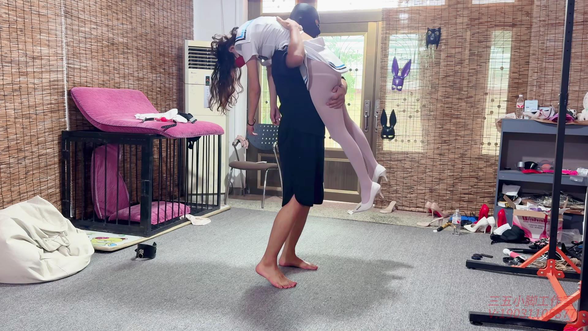 三五小脚 被凌辱的泳装女孩[00_00_12][20250816-183238].jpg