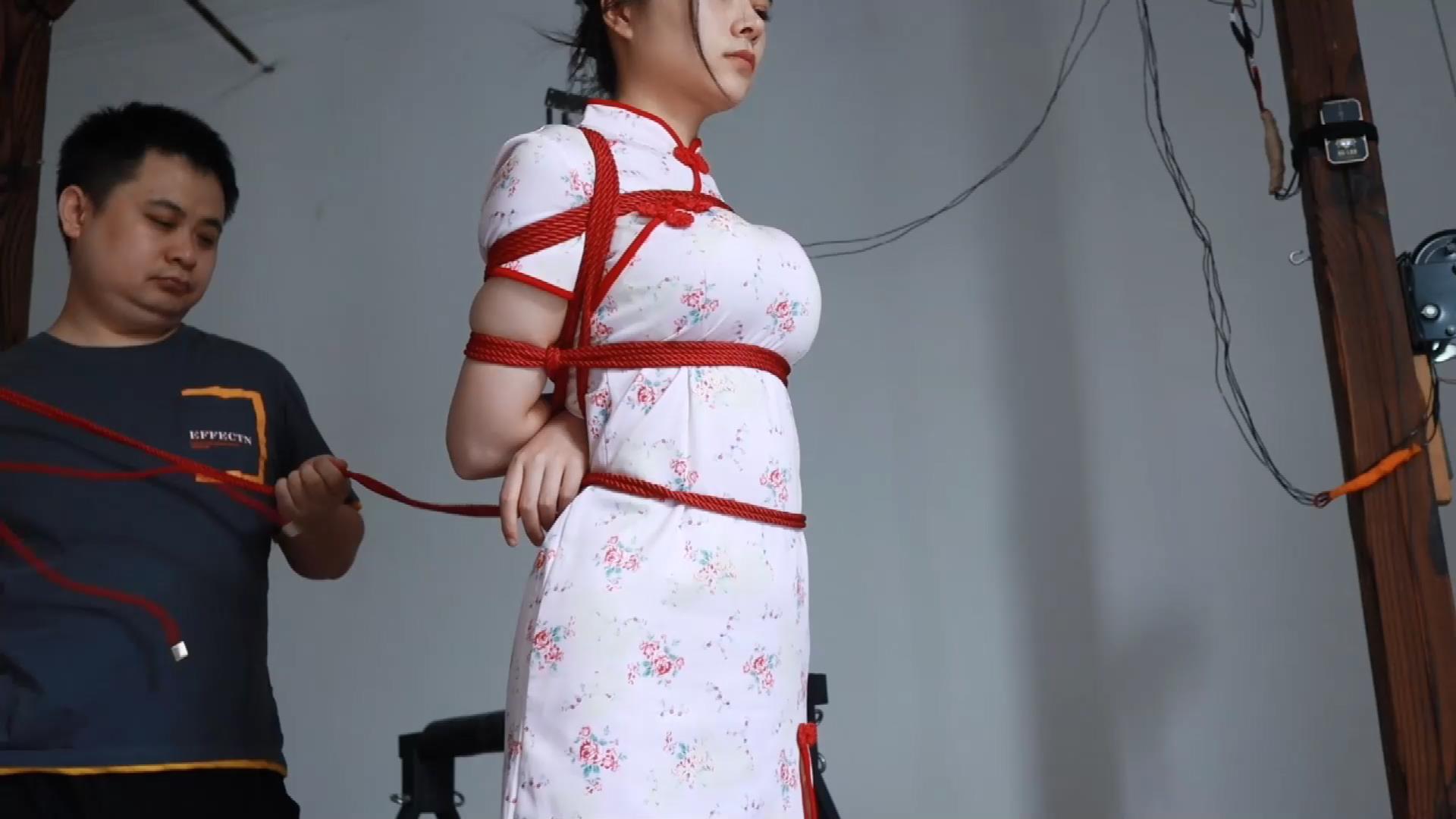 路由原创 可可旗袍体验钢铁木马 超大号口[00_03_52][20250823-153208].jpg