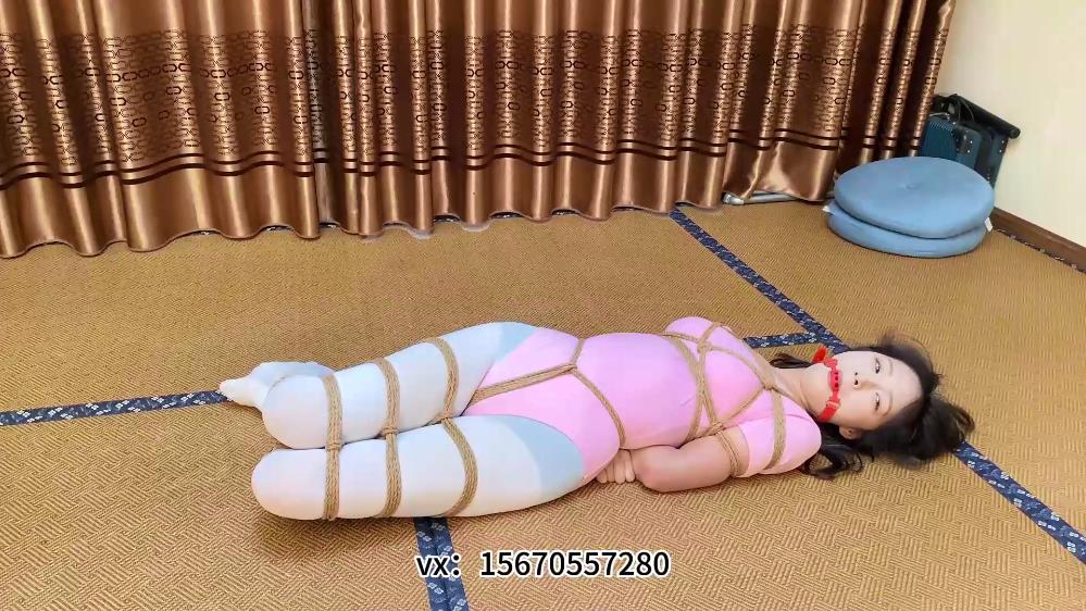 山鬼 动动身穿舞蹈服大白袜，挠痒，挣扎[00_24_51][20250823-153341].jpg