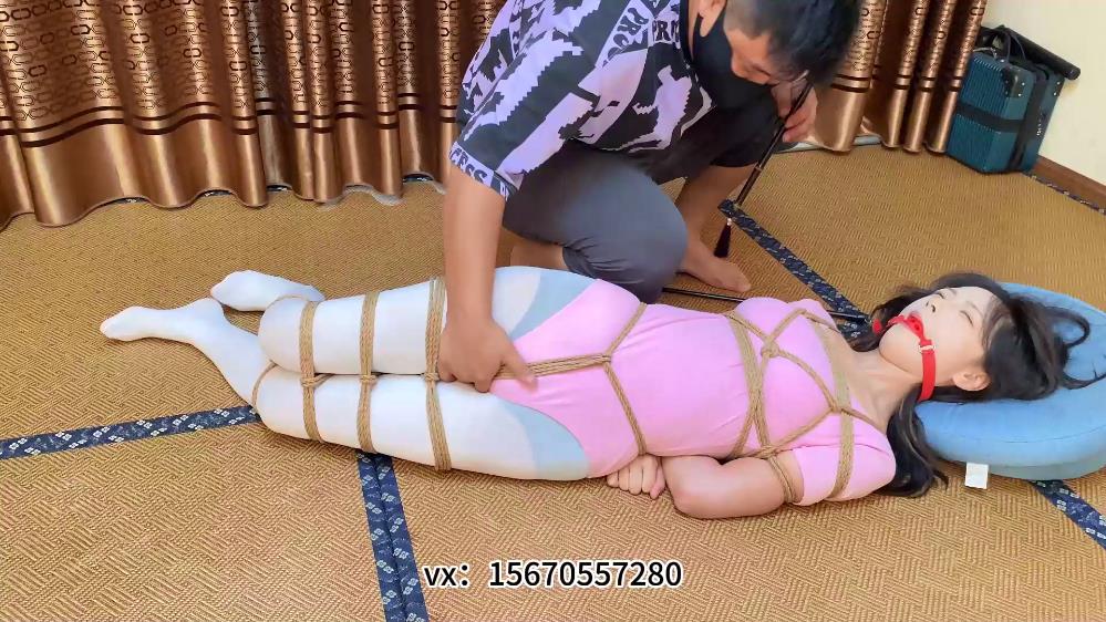 山鬼 动动身穿舞蹈服大白袜，挠痒，挣扎[00_27_58][20250823-153343].jpg