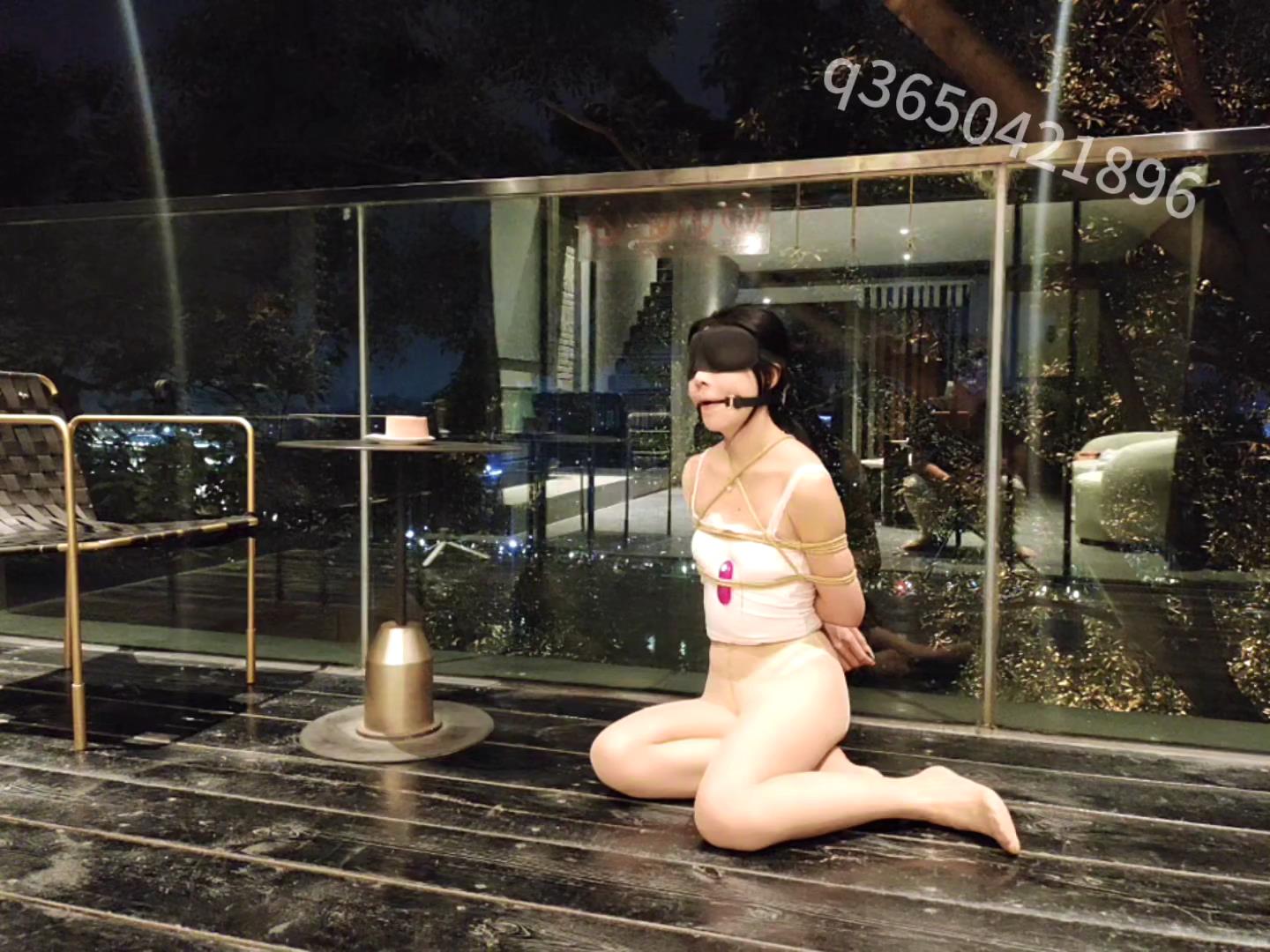 欢乐谷原 从山西奔赴过来体验捆绑调教的肉[00_01_20][20250828-134804].jpg
