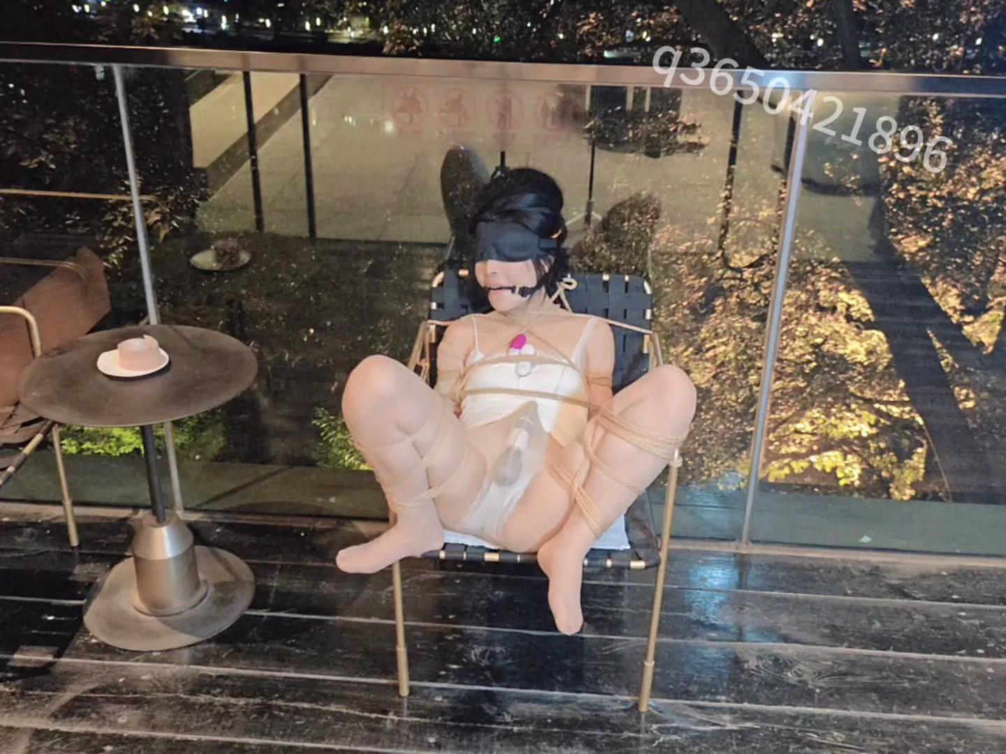 欢乐谷原 从山西奔赴过来体验捆绑调教的肉[00_45_43][20250828-134818].jpg