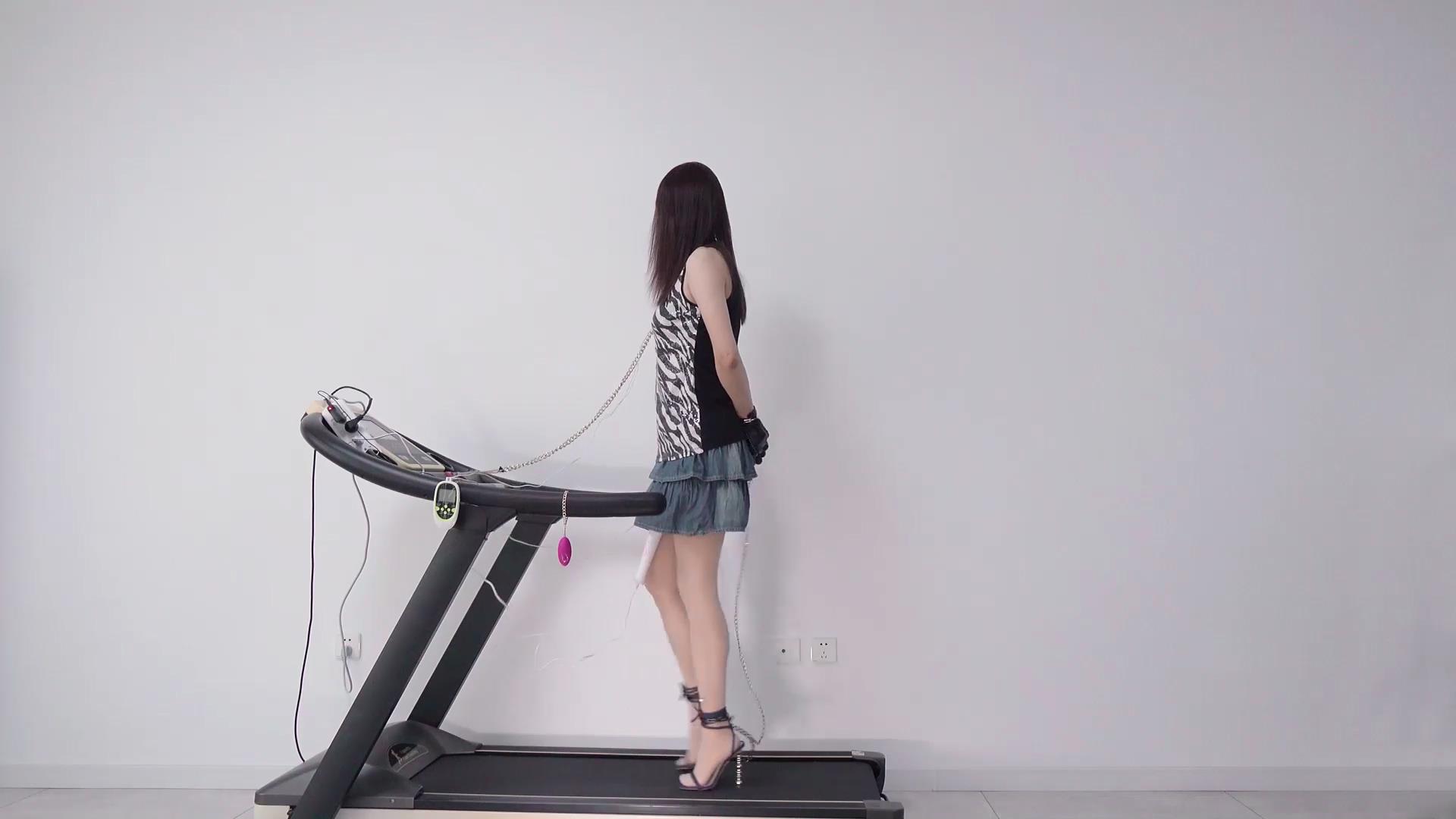 高跟遇到跑步机 脚铐高跟 PJ强高 手脚[00_04_32][20250903-150106].jpg