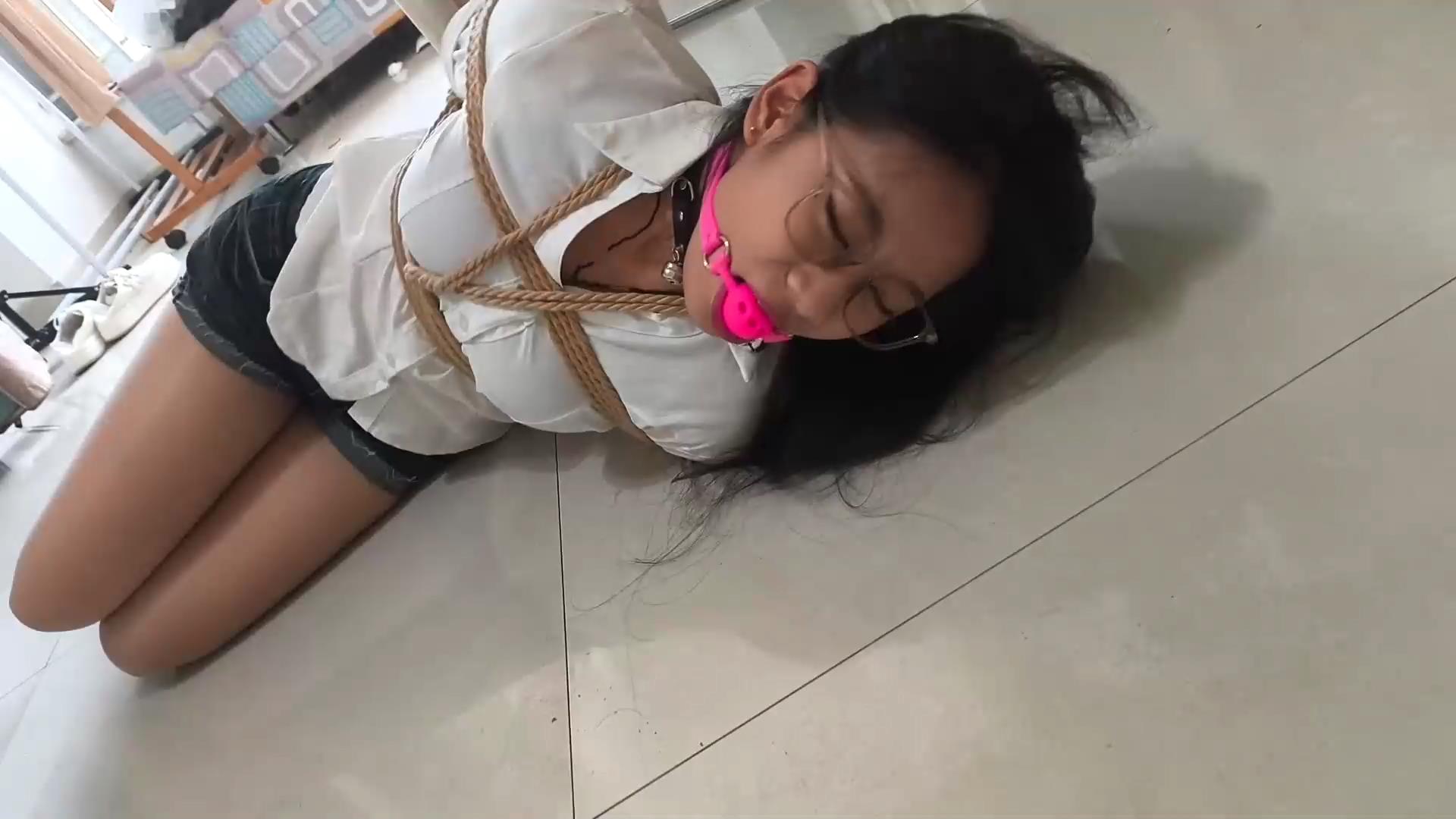 禾一原创 束缚挑战 日式紧缚 脚铐 超紧[00_11_14][20250911-120708].jpg