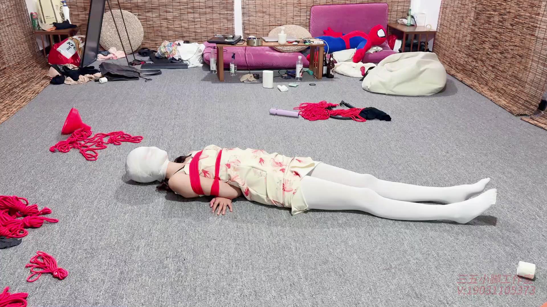 三五小脚 喷出的Y水打湿了丝袜[20250914-123343].jpg