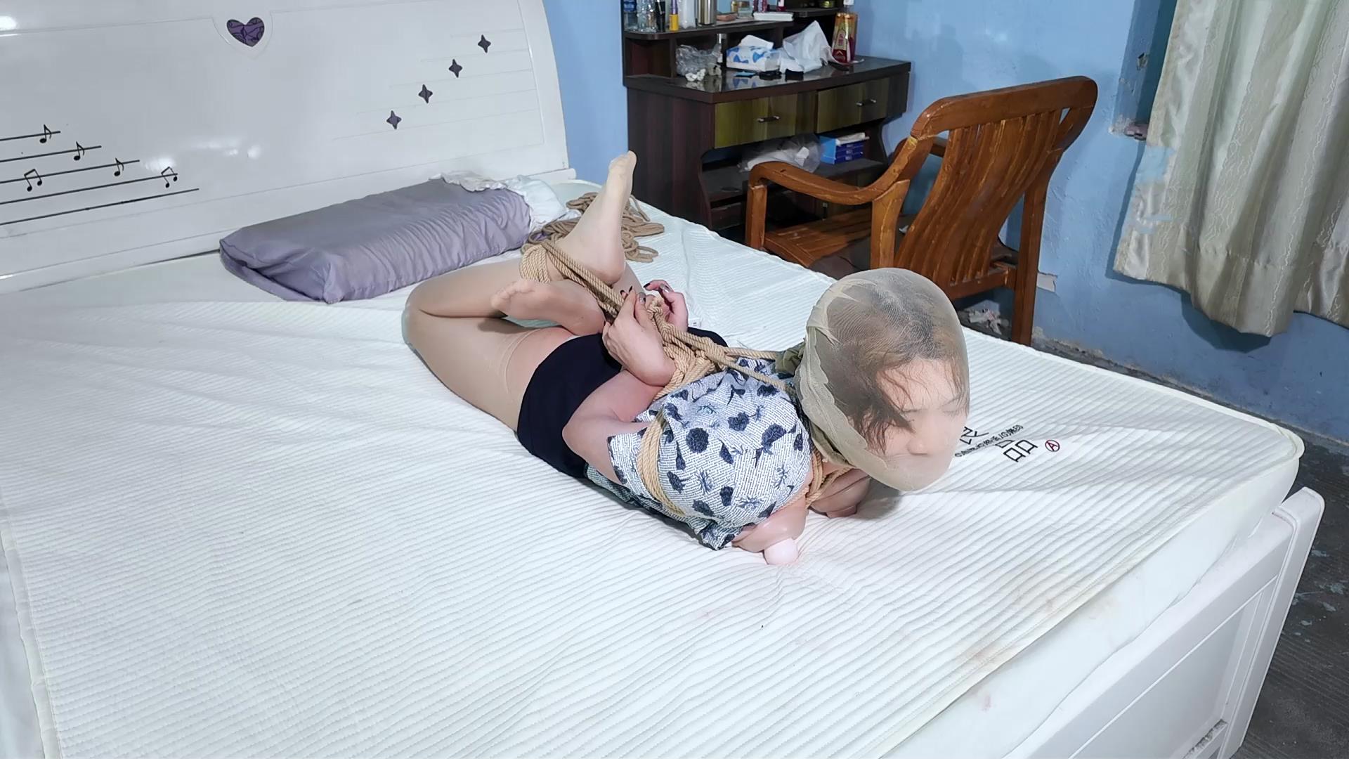 樱束原创 被洗劫的空姐 空姐在家休息居然[00_33_06][20250918-114244].jpg