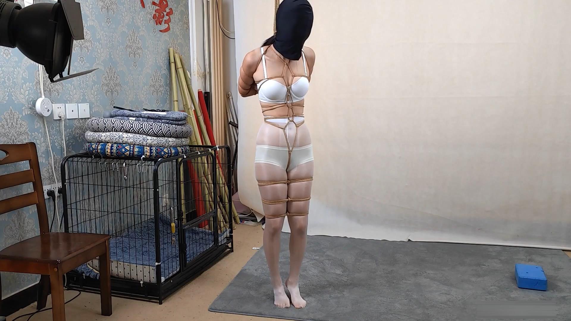 随心原创-陈晓雪 调教戴头套的美少女[00_10_19][20250918-115539].jpg