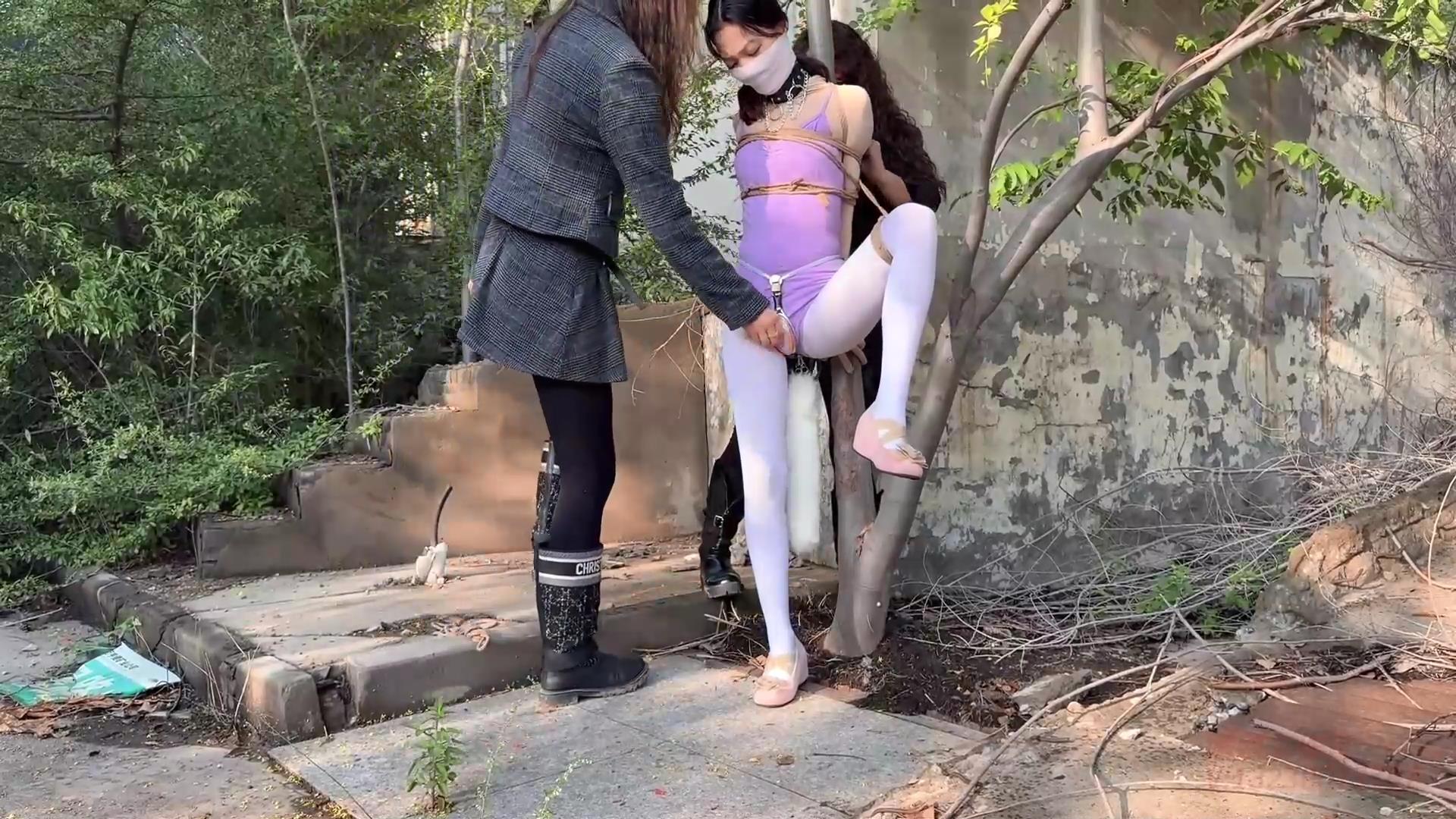 媚娘工作室 舞蹈女孩被强迫室外-前震后R[00_44_29][20250922-125300].jpg