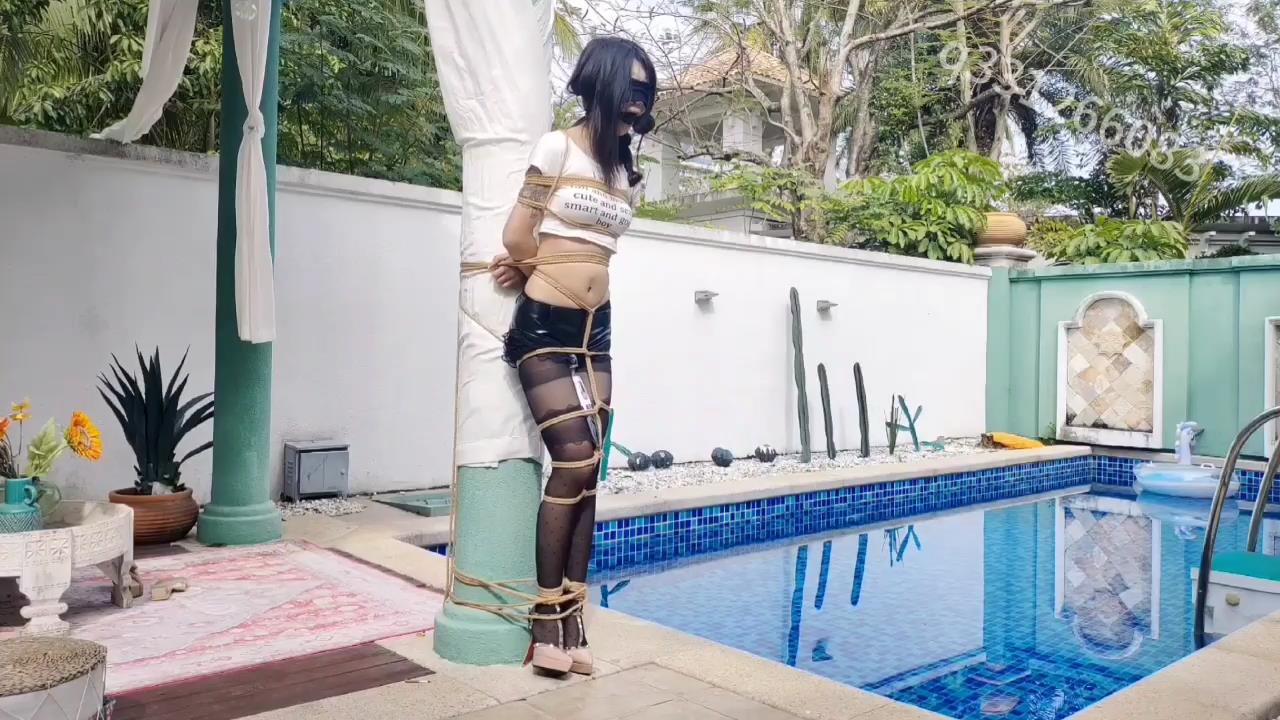 欢乐谷 被捆绑放置在泳池别墅里尤物以及深[00_16_46][20250922-130110].jpg