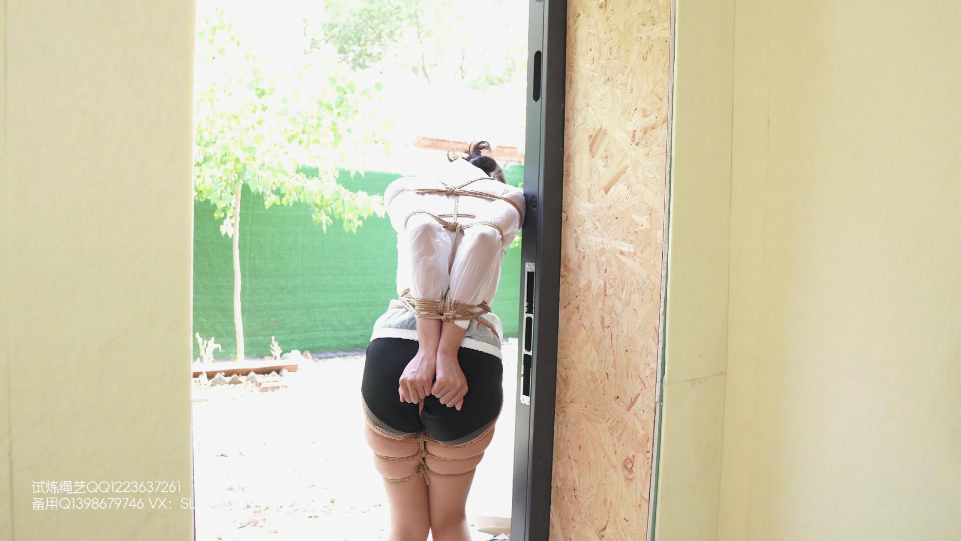 试炼 长腿少女鸡翅缚户外被另一个美女狗链[00_01_00][20250923-112006].jpg