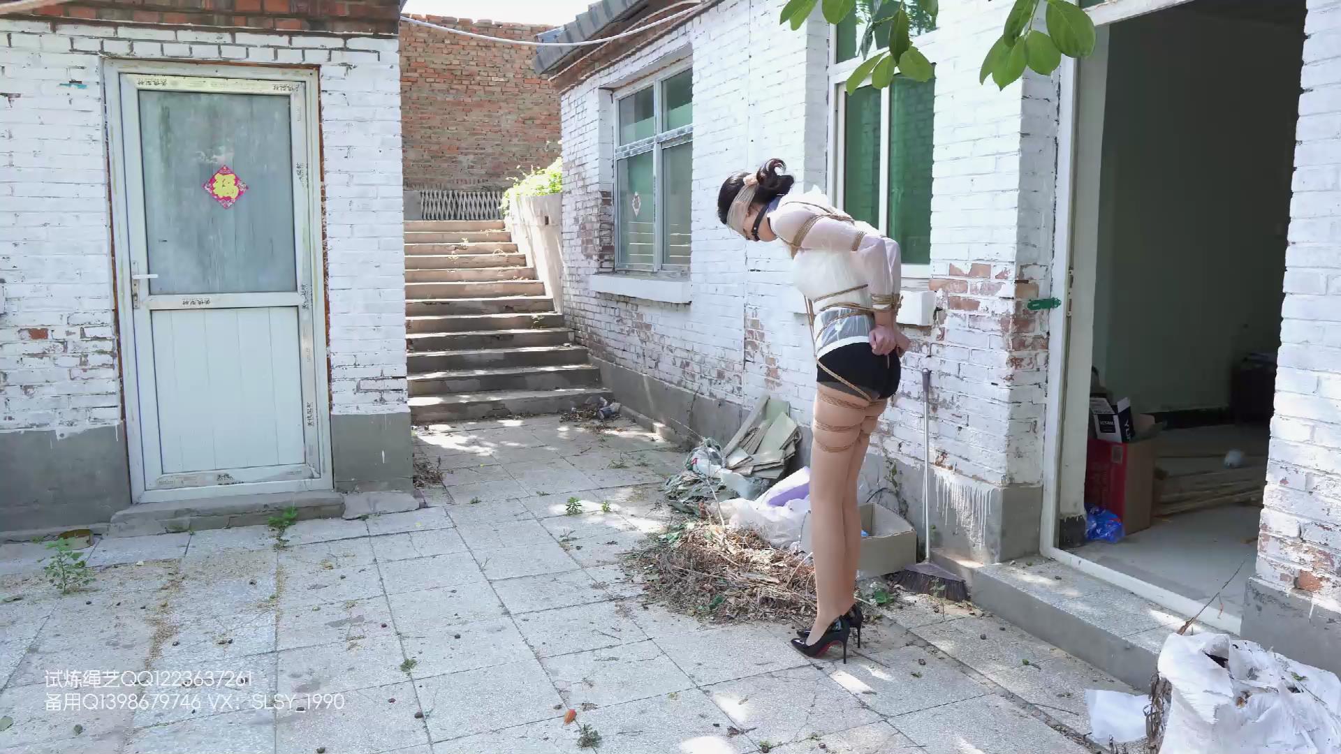 试炼 长腿少女鸡翅缚户外被另一个美女狗链[00_01_10][20250923-112008].jpg