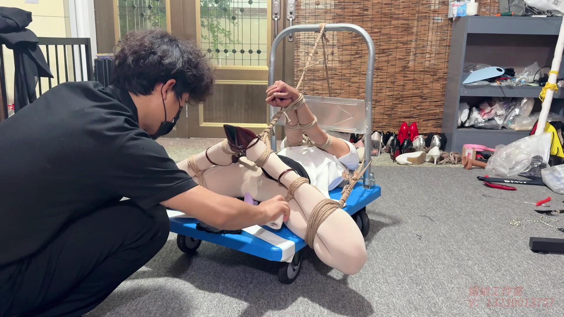 媚娘工作室 被折磨失禁的职场小姐姐[00_18_43][20250929-101648].jpg