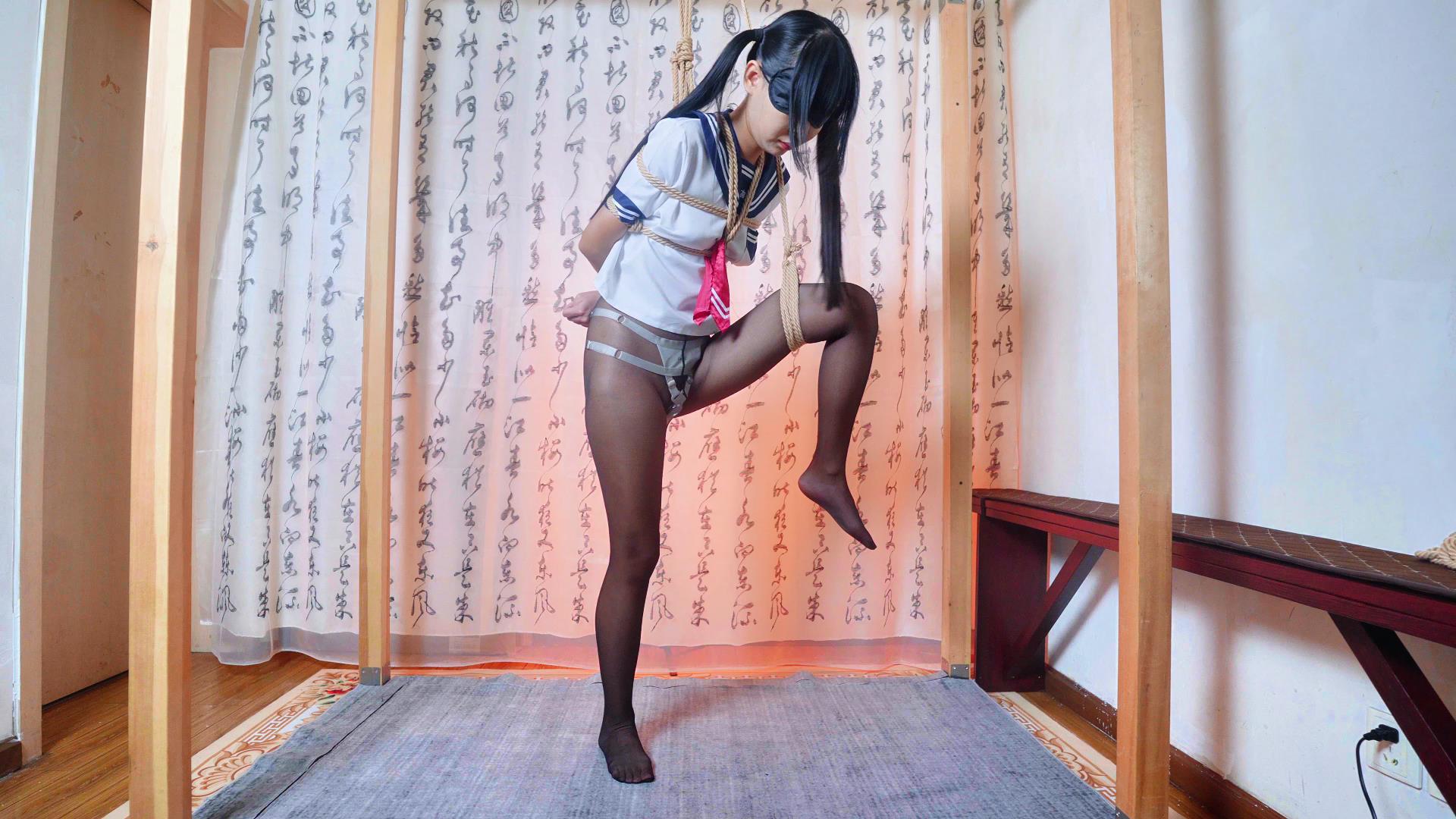 冷与贝 学生妹体验穿戴式震动吮吸情趣道具[00_02_30][20251010-111958].jpg