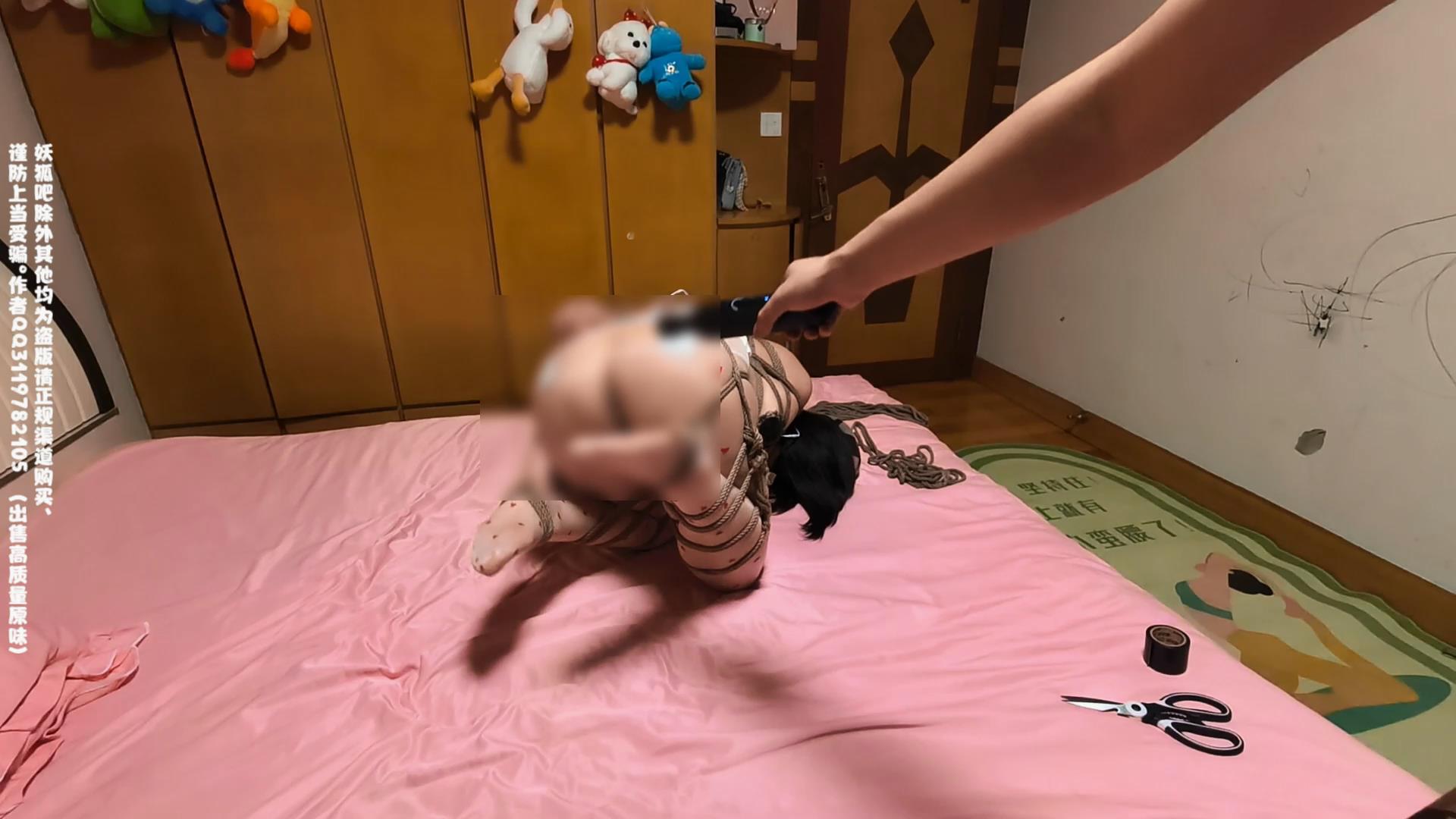 我的媳妇 她的身上只有丝和绳、时不时摆出[00_30_31][20251017-125432].jpg