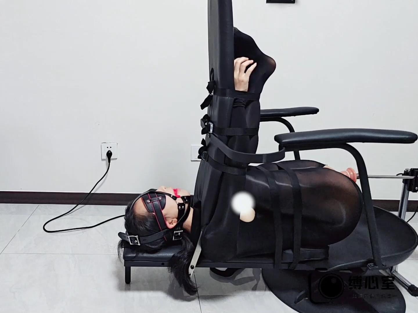 缚心室 新道具来袭！油光黑丝女特工被制作[00_31_35][20251018-114608].jpg