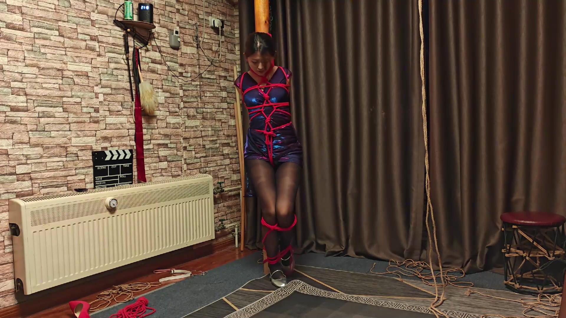 临冬城的冰原狼 大长腿黑丝舞女被反绑挣扎[00_02_54][20251023-182129].jpg