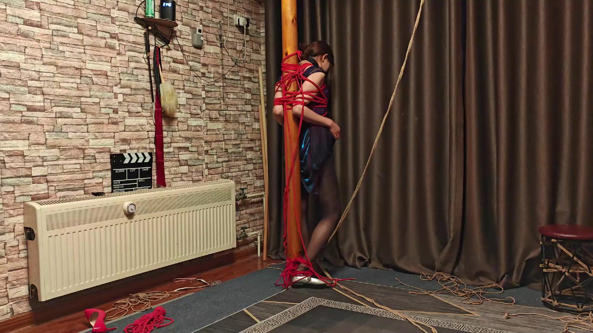 临冬城的冰原狼 大长腿黑丝舞女被反绑挣扎[00_10_50][20251023-182136].jpg