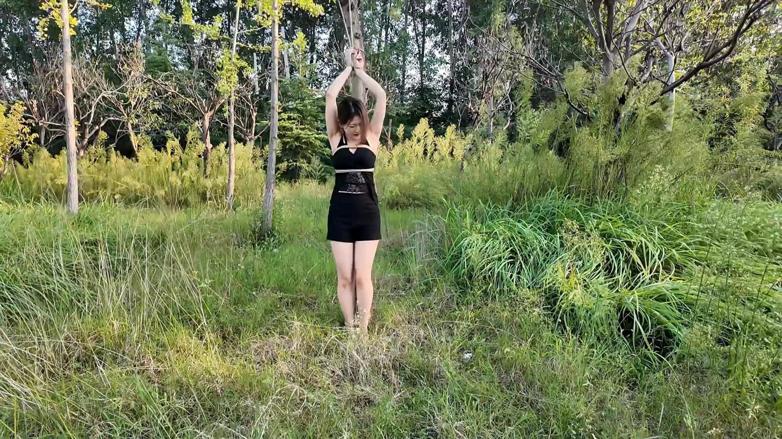 李大侠原创-晓琴路边捆绑 十一大床老虎凳[00_05_41][20251025-103926].jpg