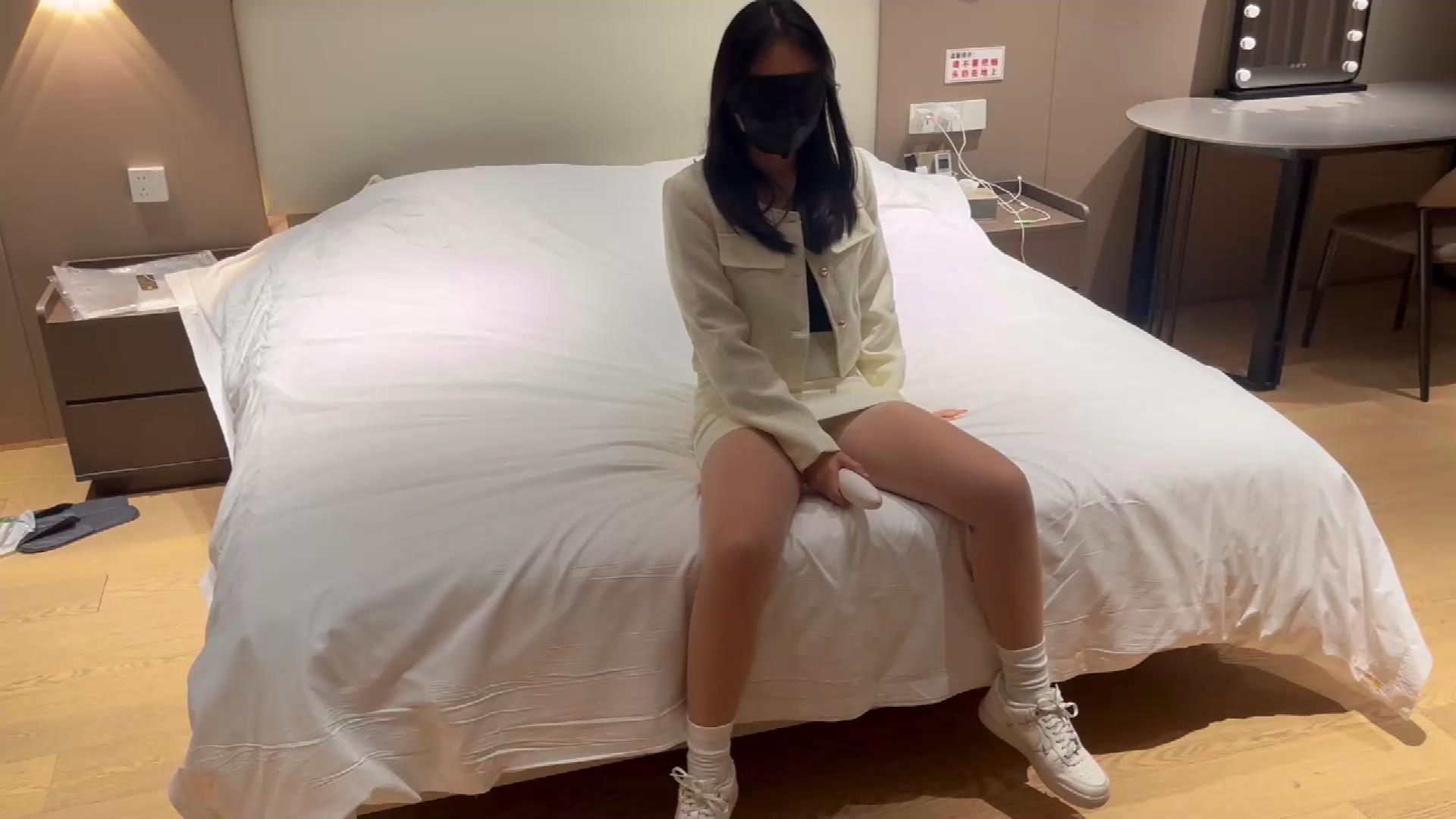 久安安 肉丝白袜空军一号，这样穿还没玩就[00_00_20][20251025-104207].jpg