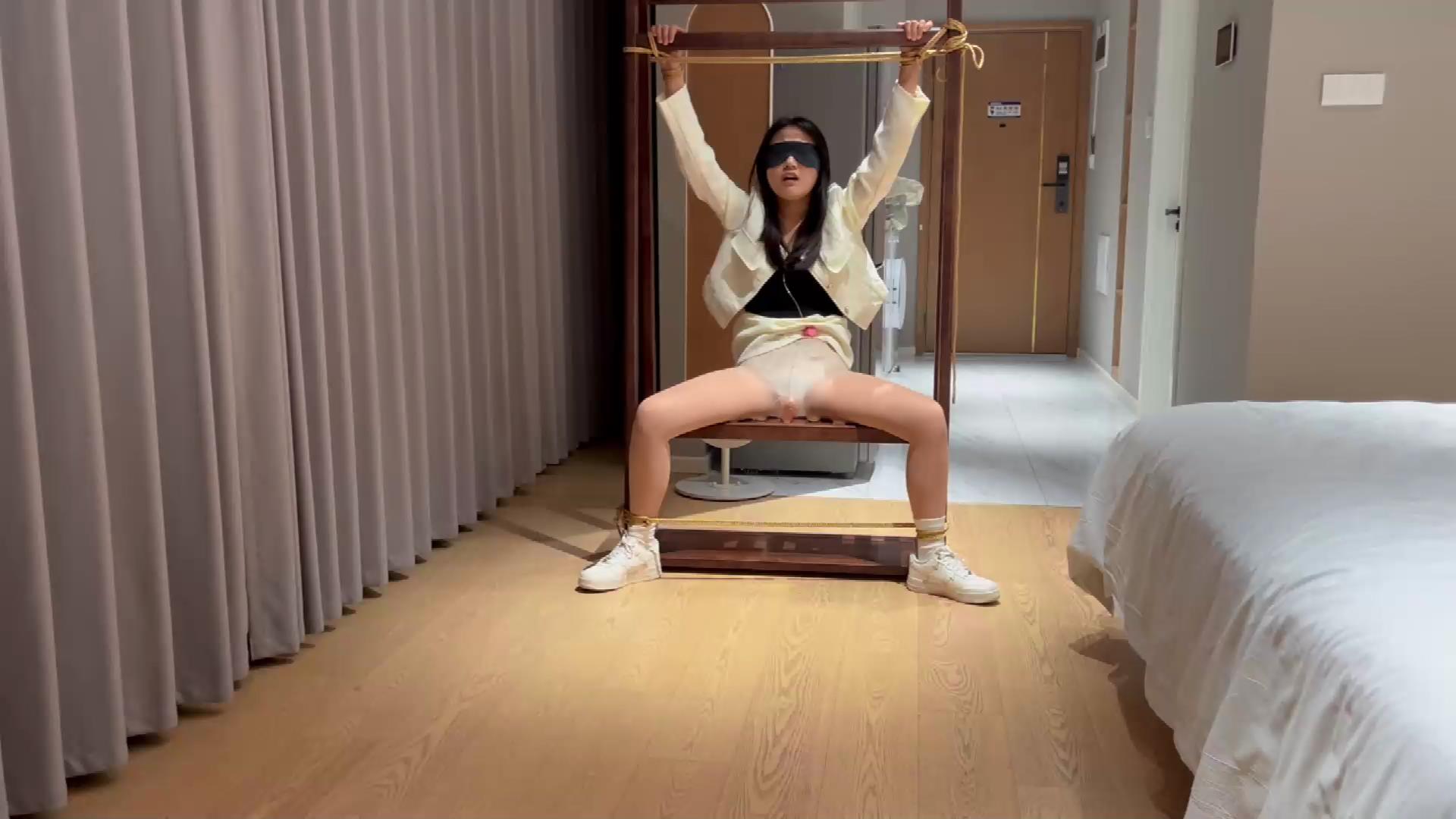 久安安 肉丝白袜空军一号，这样穿还没玩就[00_22_42][20251025-104249].jpg