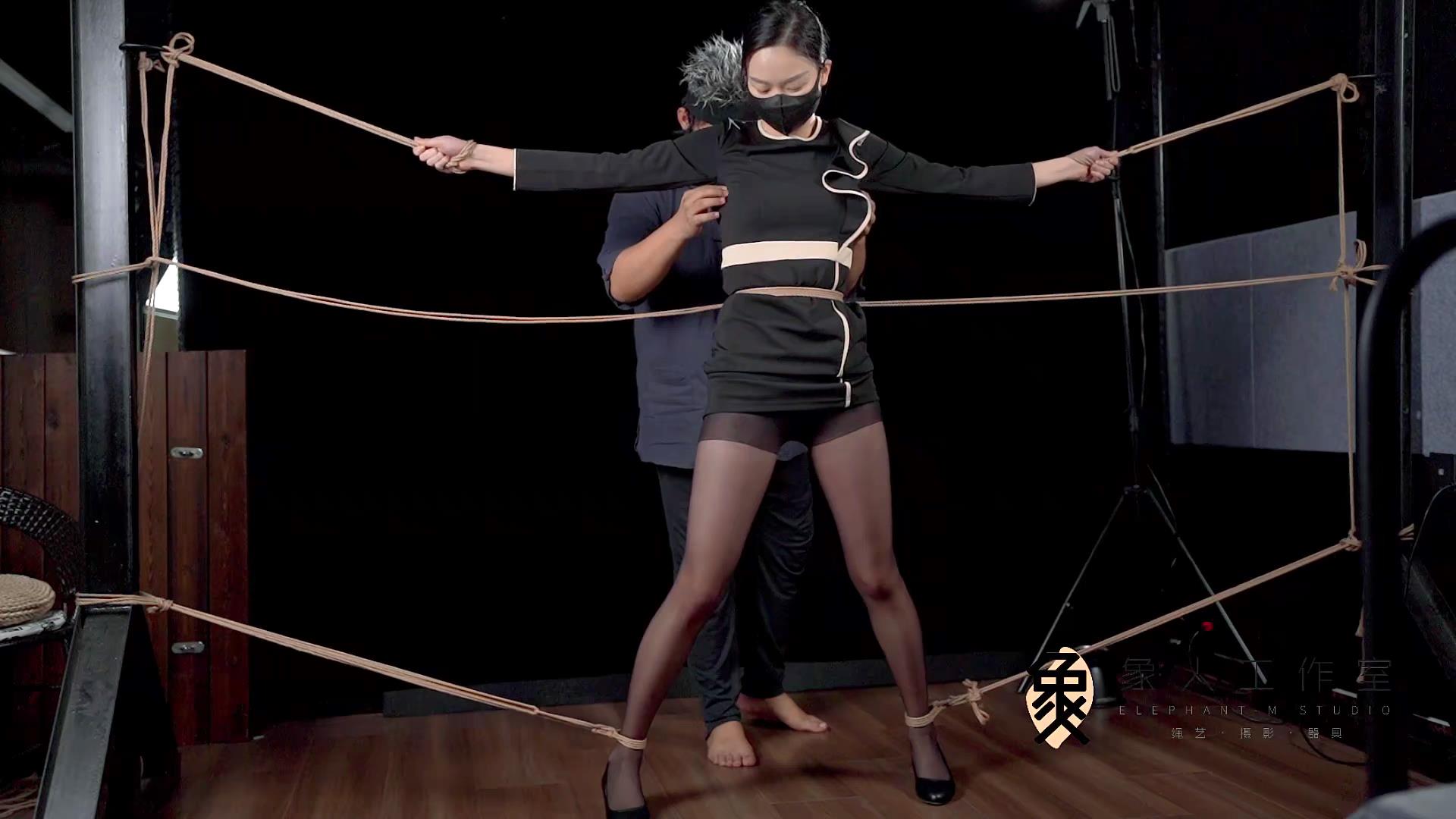 象人工作室 轻语-空姐制服黑丝套，大字床[00_29_42][20251026-101934].jpg