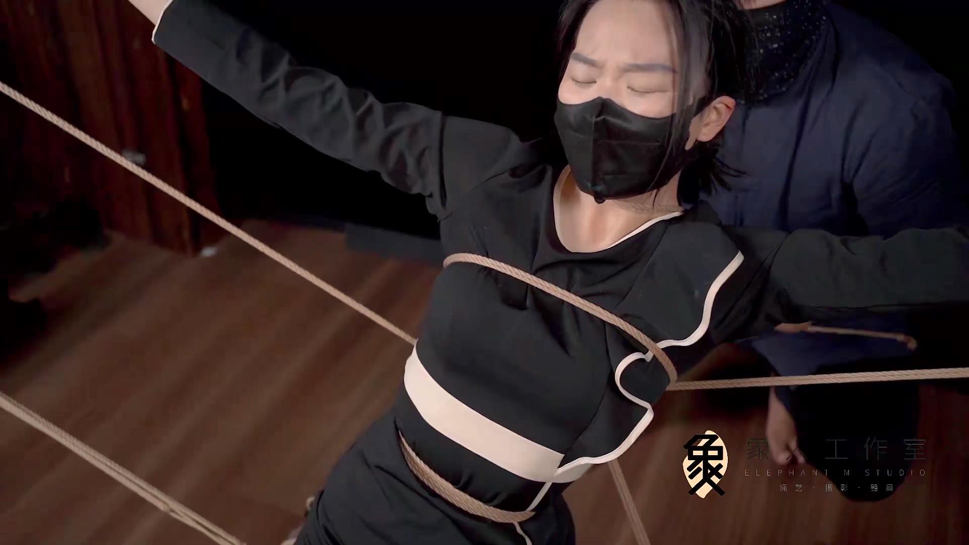 象人工作室 轻语-空姐制服黑丝套，大字床[00_46_12][20251026-101938].jpg