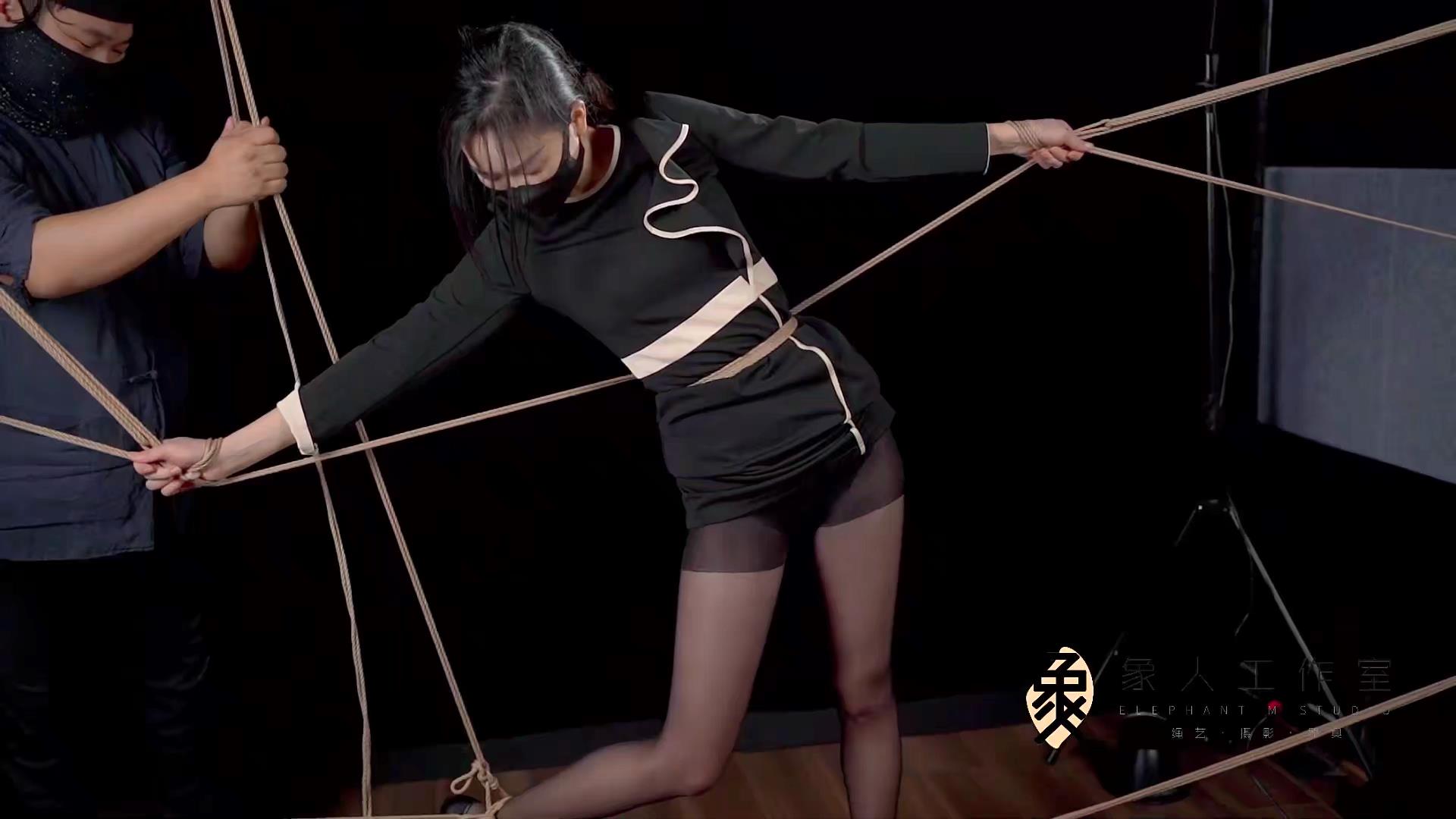 象人工作室 轻语-空姐制服黑丝套，大字床[00_51_53][20251026-101940].jpg