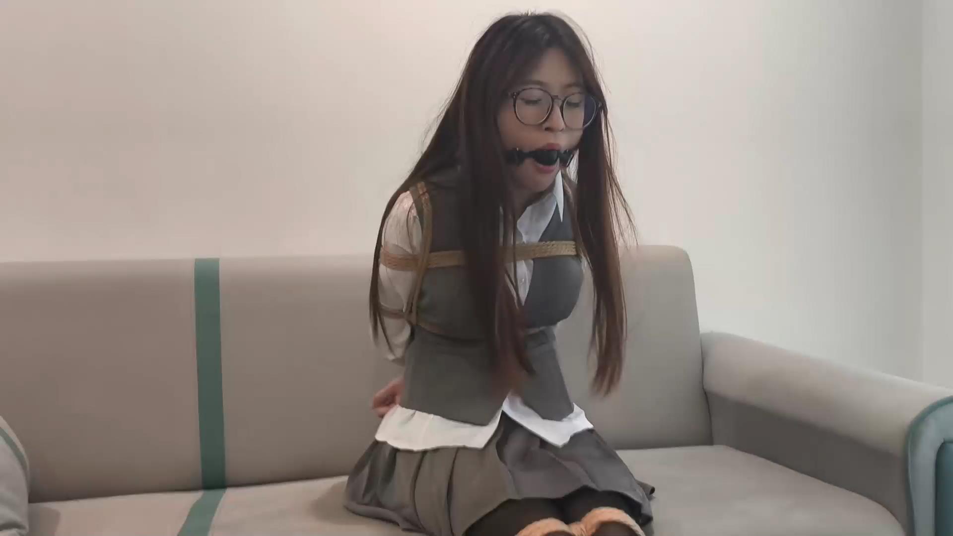 禾一原创 尾随 伪装外卖小哥尾随闯入的不[00_04_24][20251029-112113].jpg