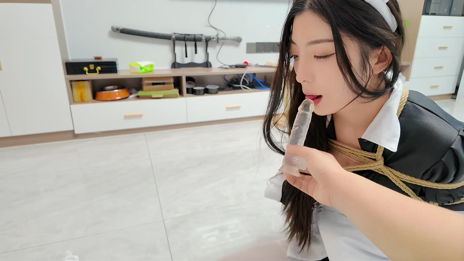 李大侠 佳佳-绑架人妻之白丝女仆 第二集[01_04_44][20251029-112538].jpg