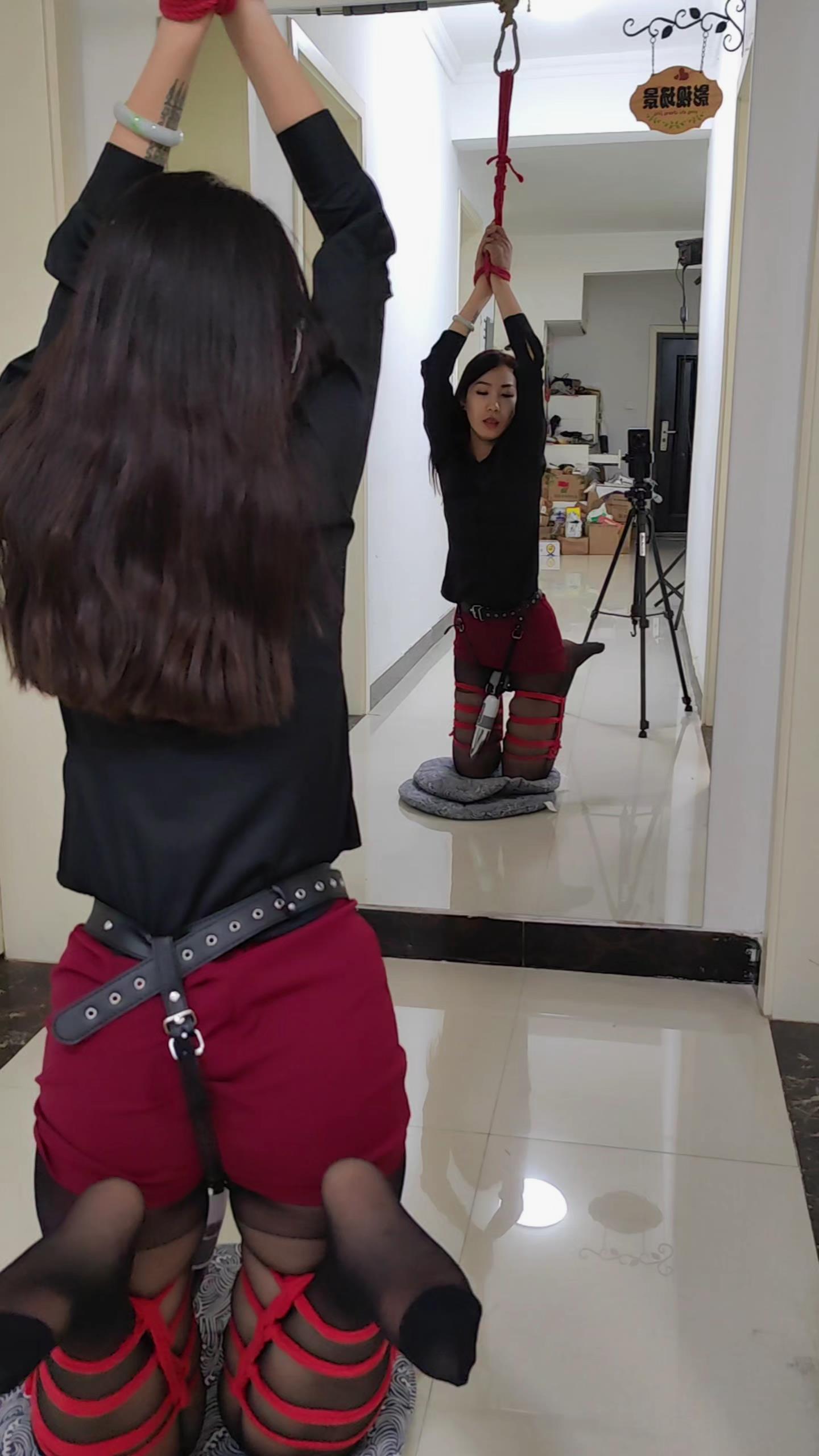 随心原创-诺米 绑在镜中前面[00_06_05][20251031-111447].jpg