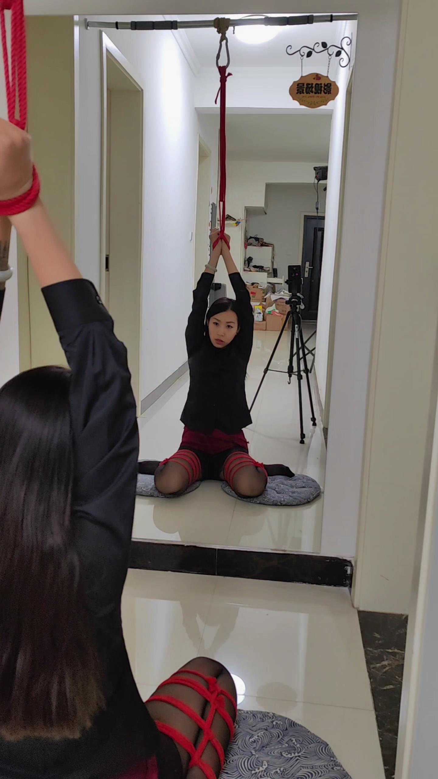 随心原创-诺米 绑在镜中前面[20251031-111432].jpg