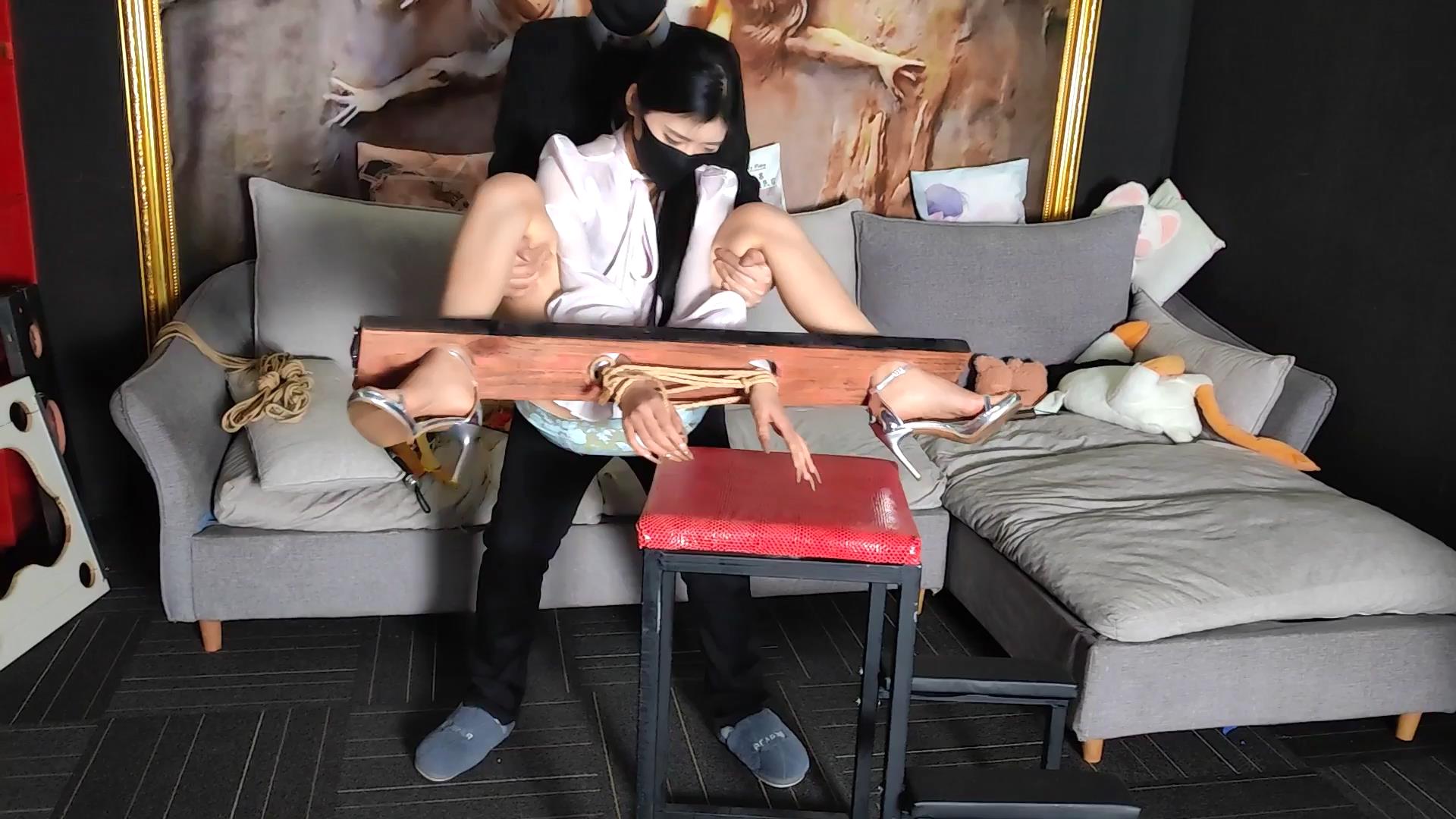 意之窗 汤圆 应聘的模特 各种道具介绍体[00_26_12][20251102-102219].jpg