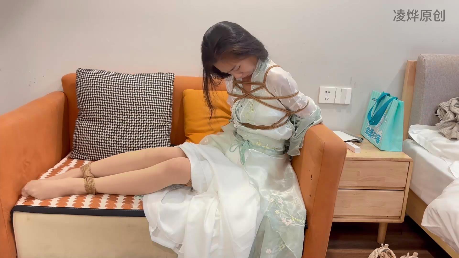 凌烨原创 玲儿汉服捆绑 放置 驷马 tk[00_28_39][20251102-103301].jpg