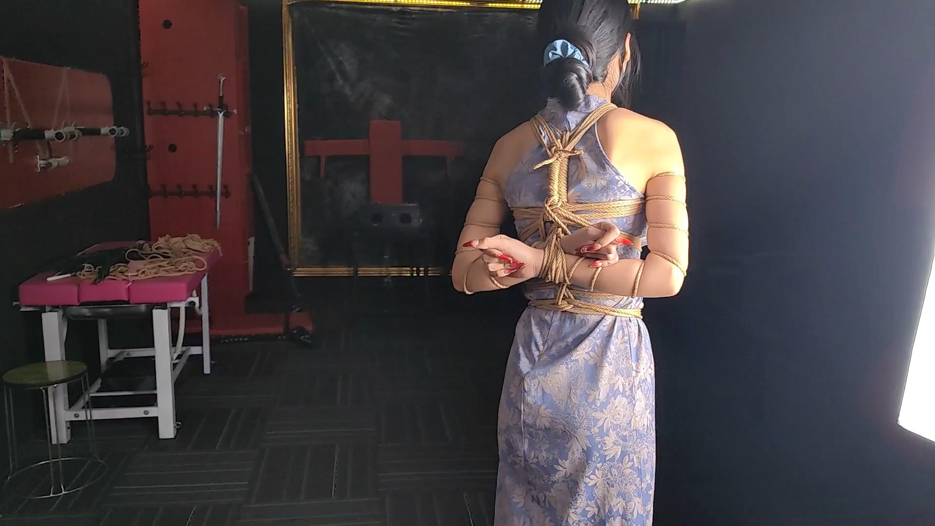 意之窗 汤圆 旗袍女囚徒[00_02_13][20251103-102549].jpg