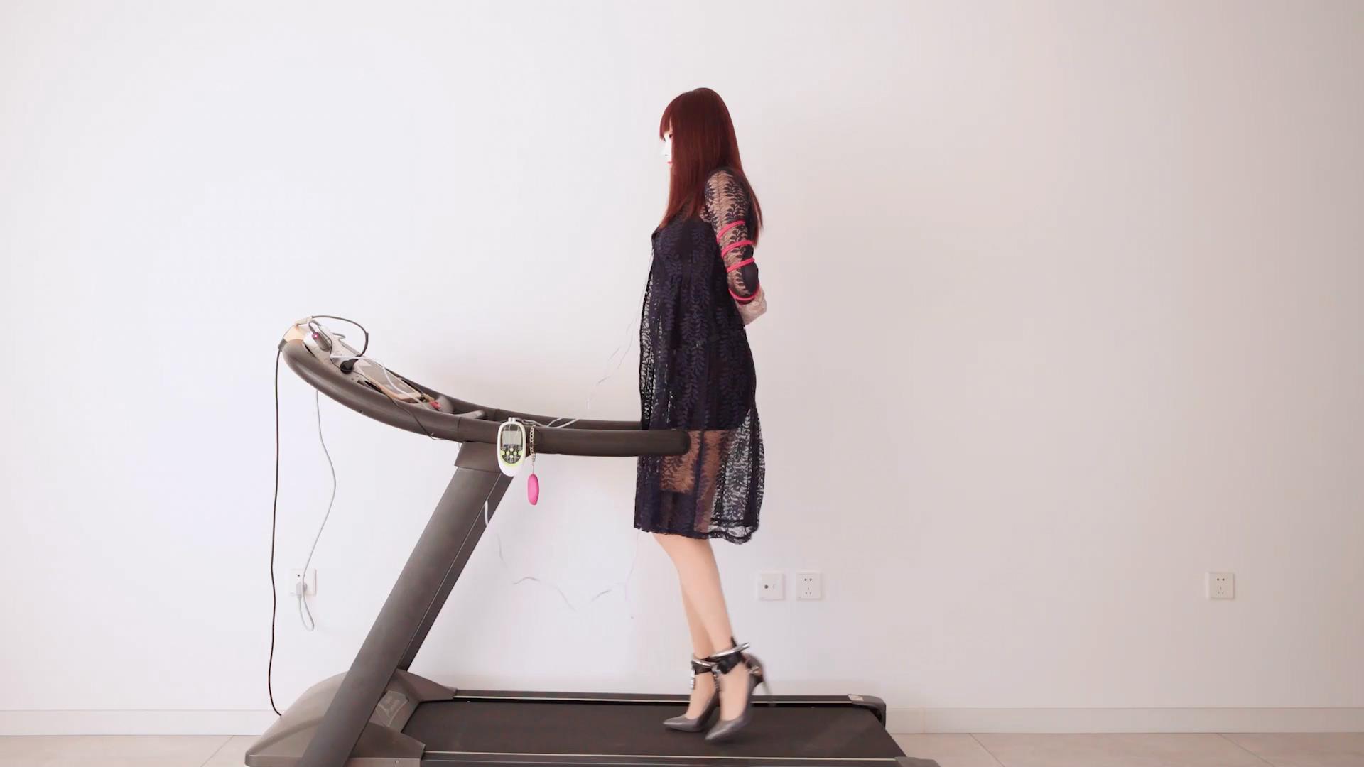 高跟遇到跑步机-铐镣禁锢的带锁束缚带肉丝[00_18_45][20251105-143944].jpg